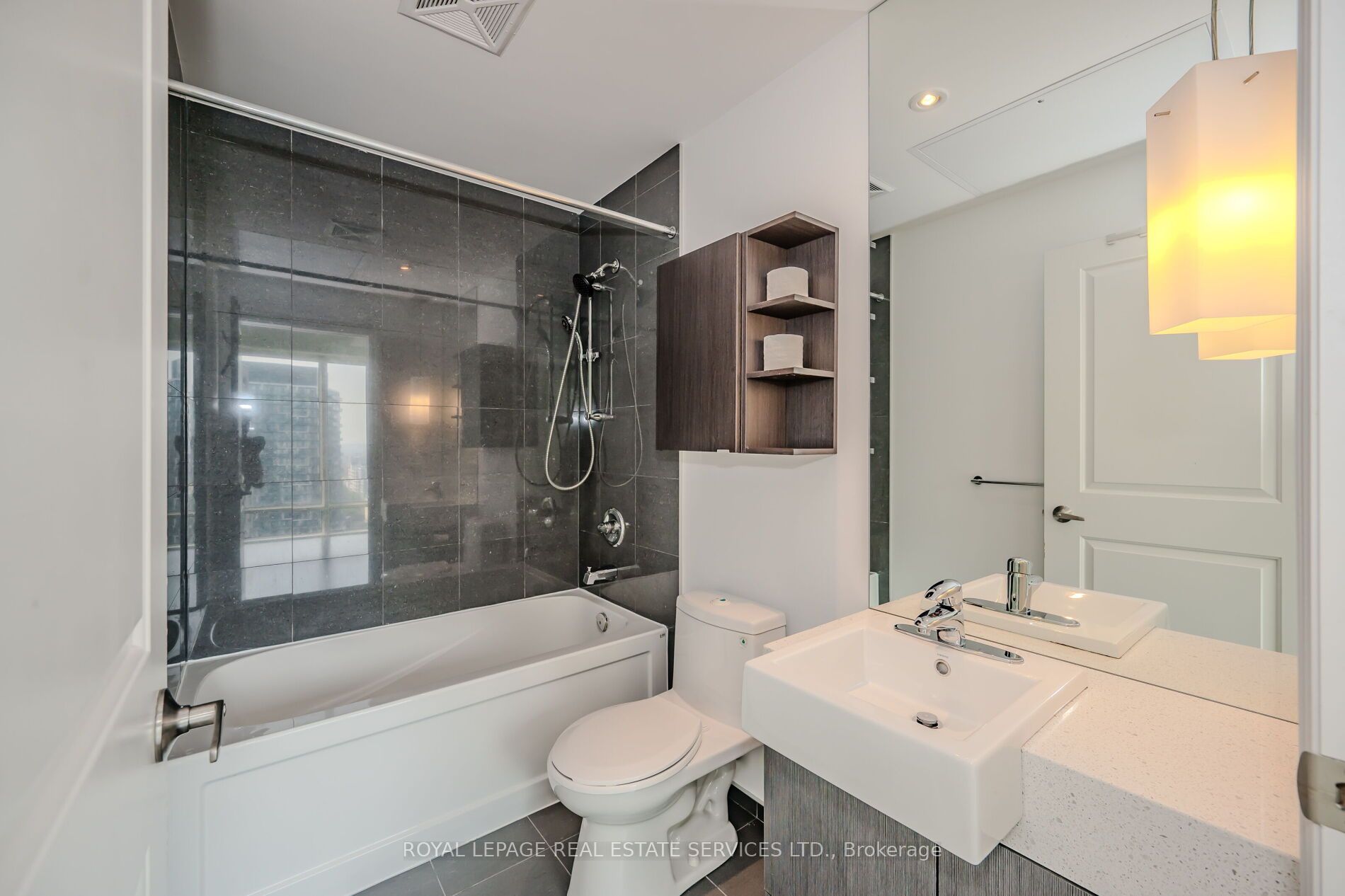8 The Esplanade 11 Property Photo 18