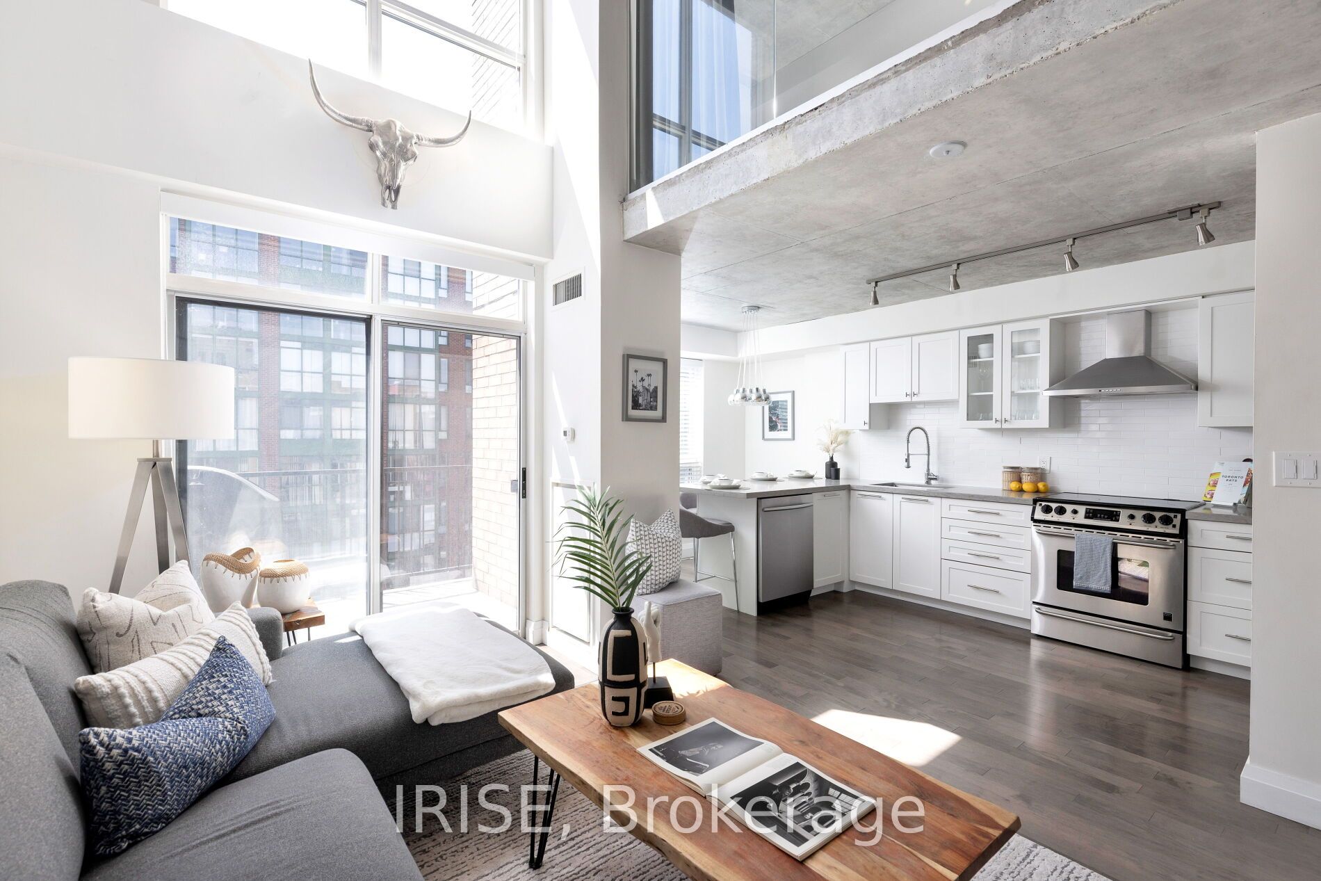 800 King St W 7 Property Photo 1
