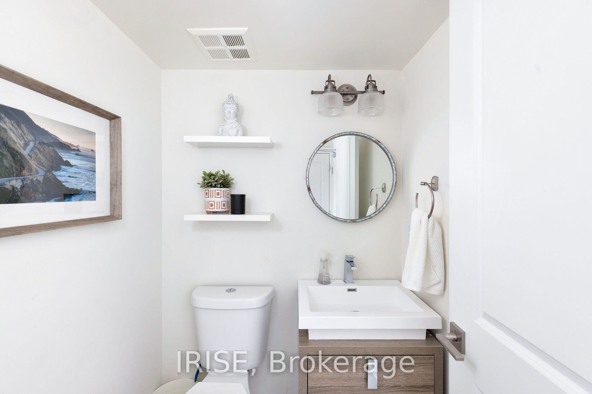 800 King St W 7 Property Photo 2
