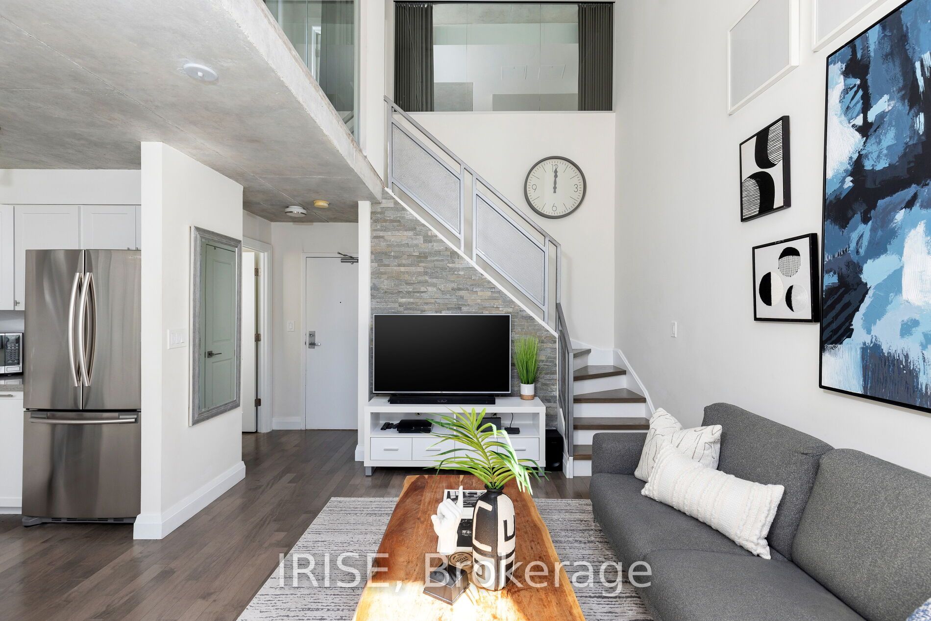 800 King St W 7 Property Photo 3