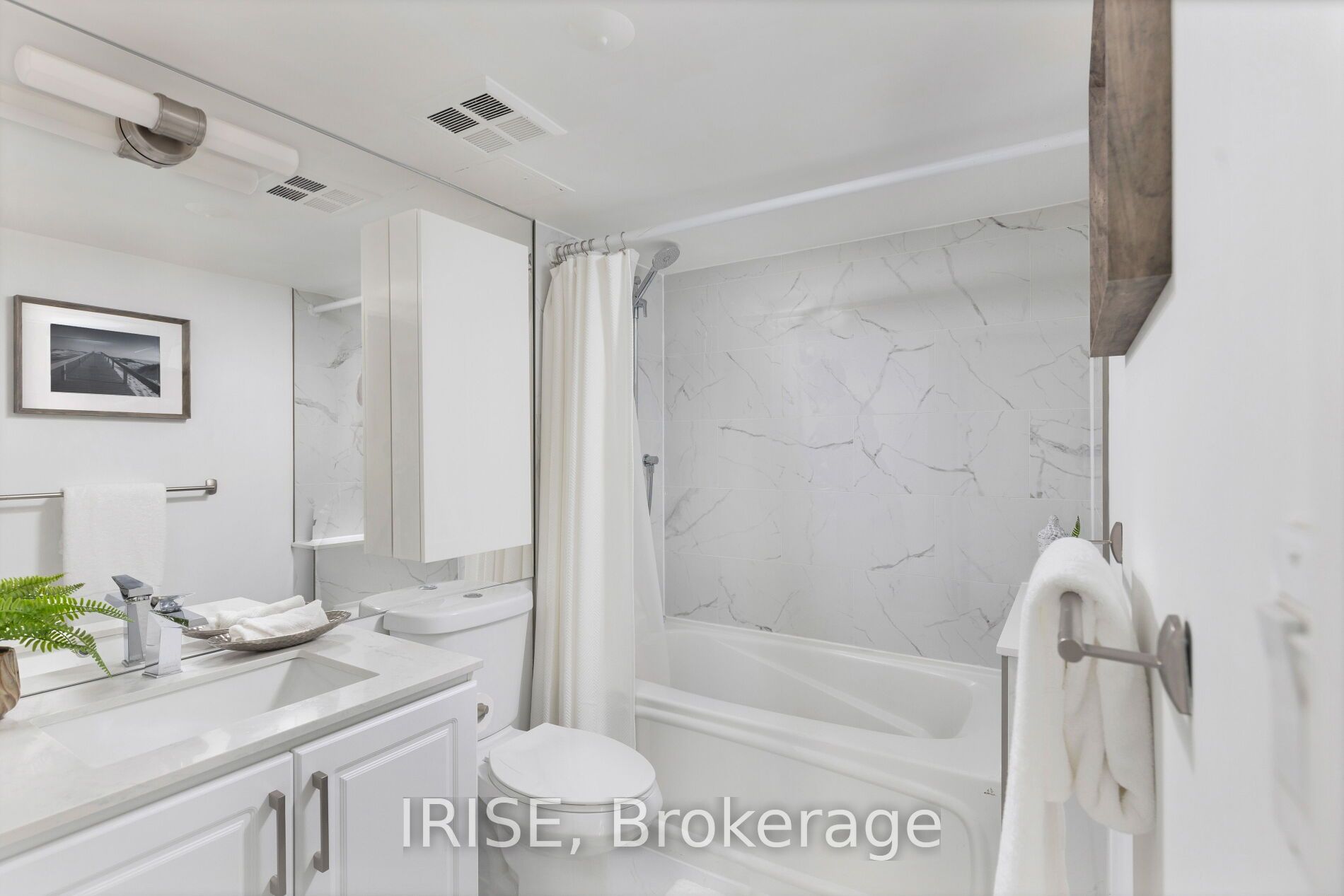 800 King St W 7 Property Photo 15