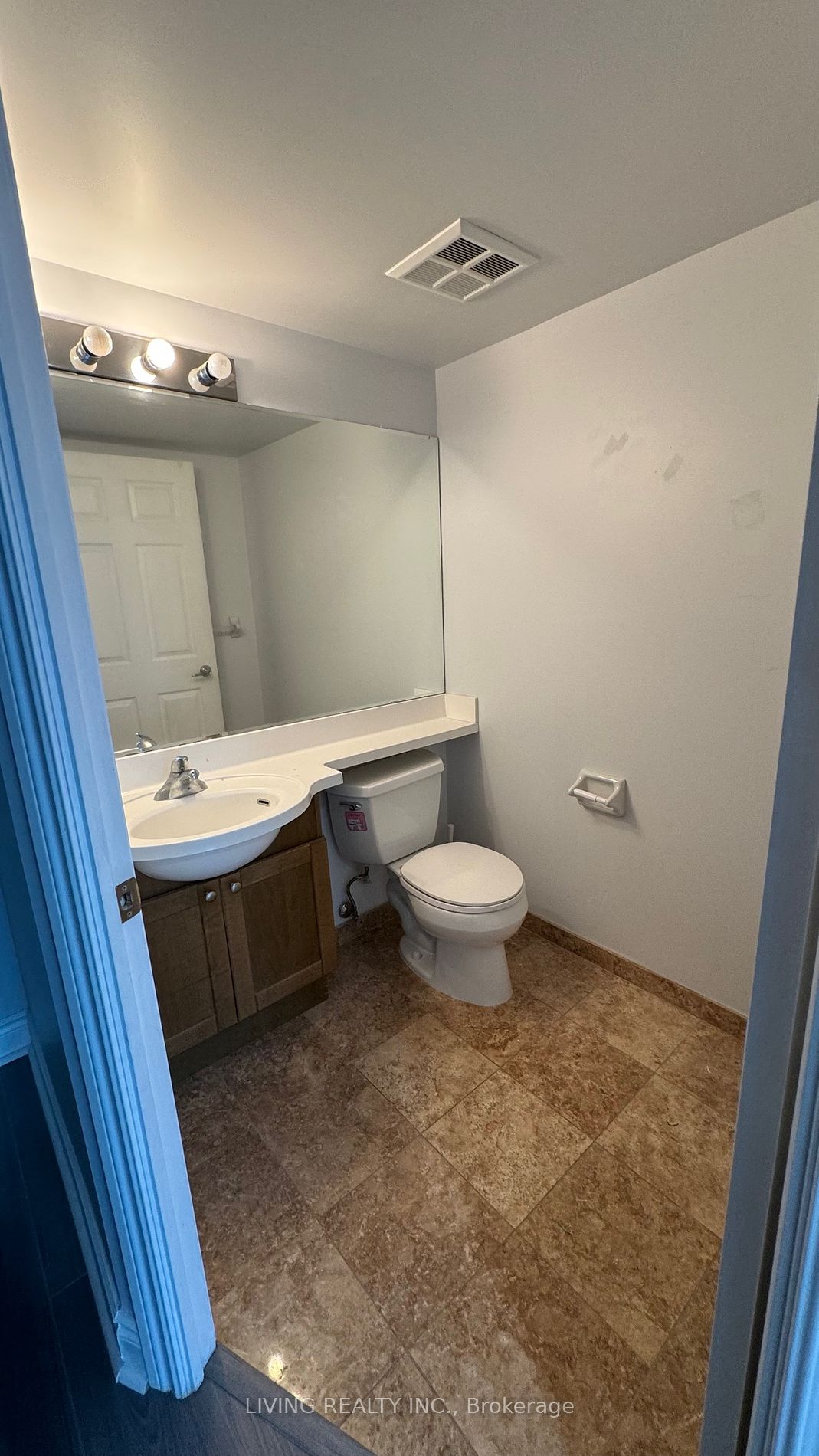 763 Bay St 13 Property Photo 5