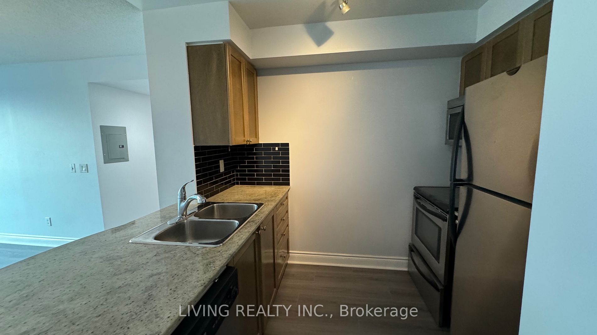 763 Bay St 13 Property Photo 11