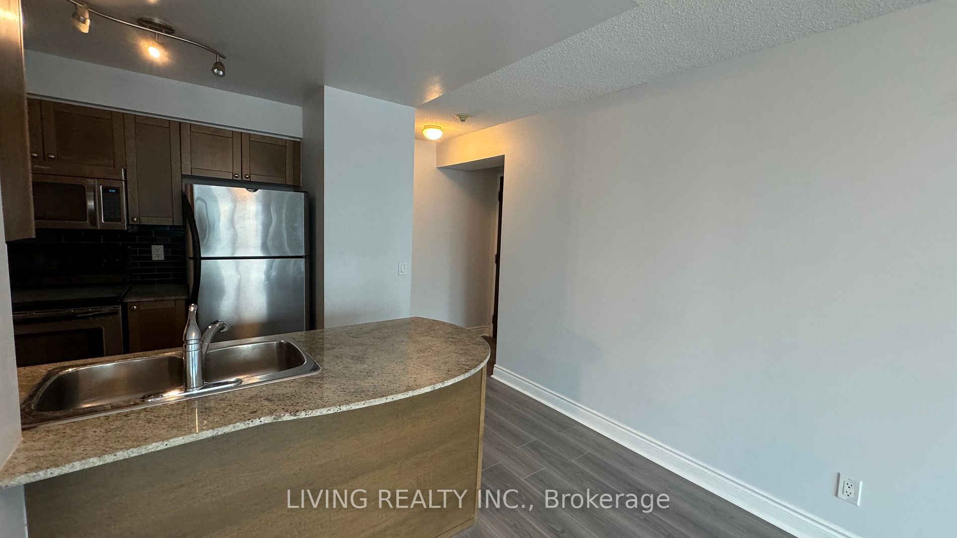 763 Bay St 13 Property Photo 12
