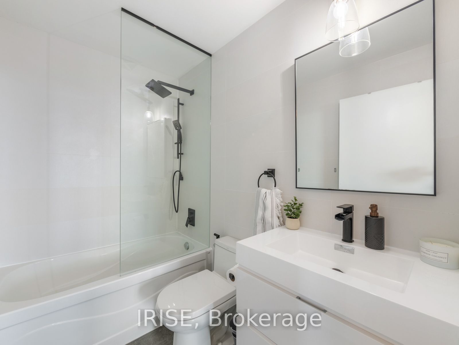 38 Grenville St 06 Property Photo 19