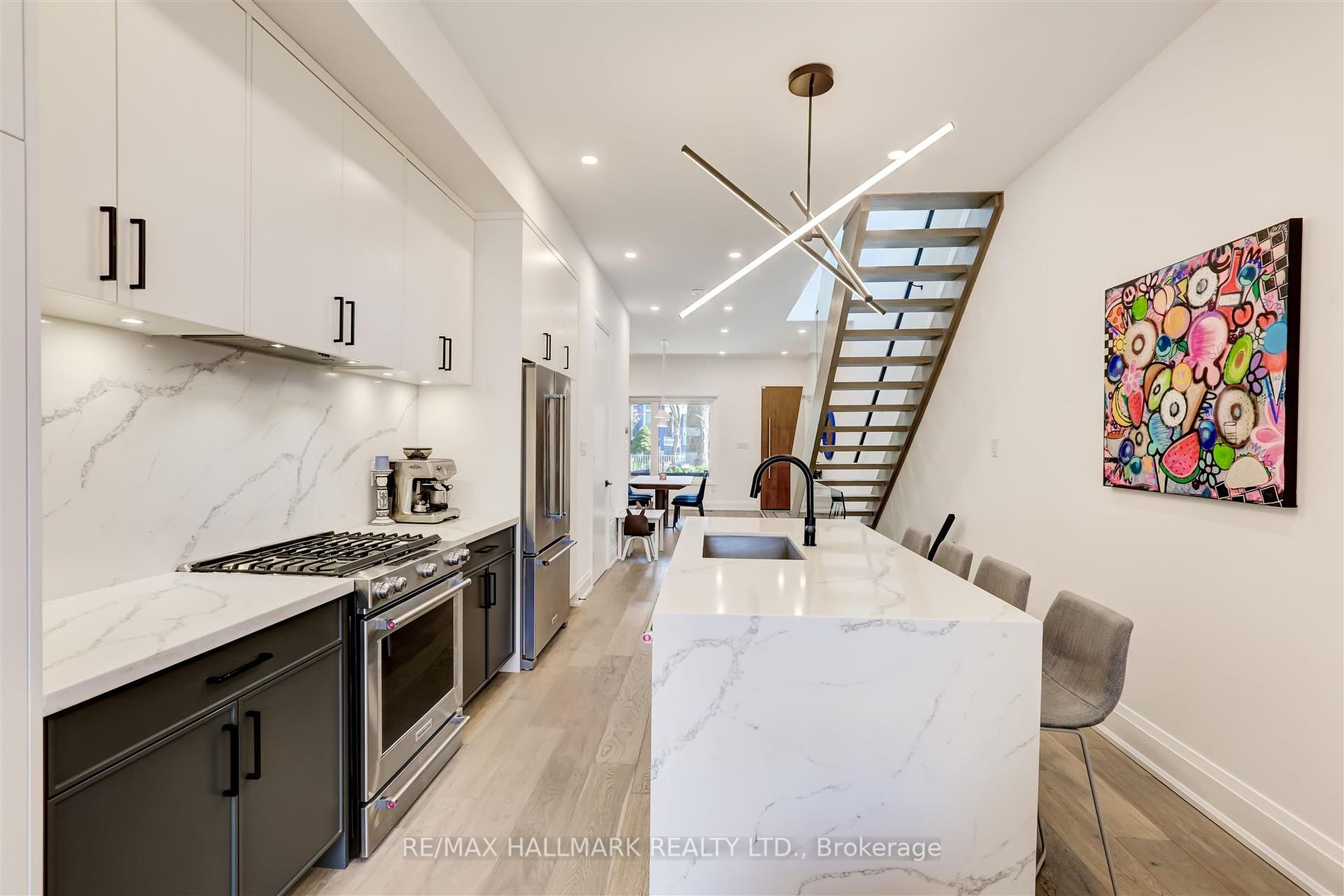 46 Borden St Property Photo 3