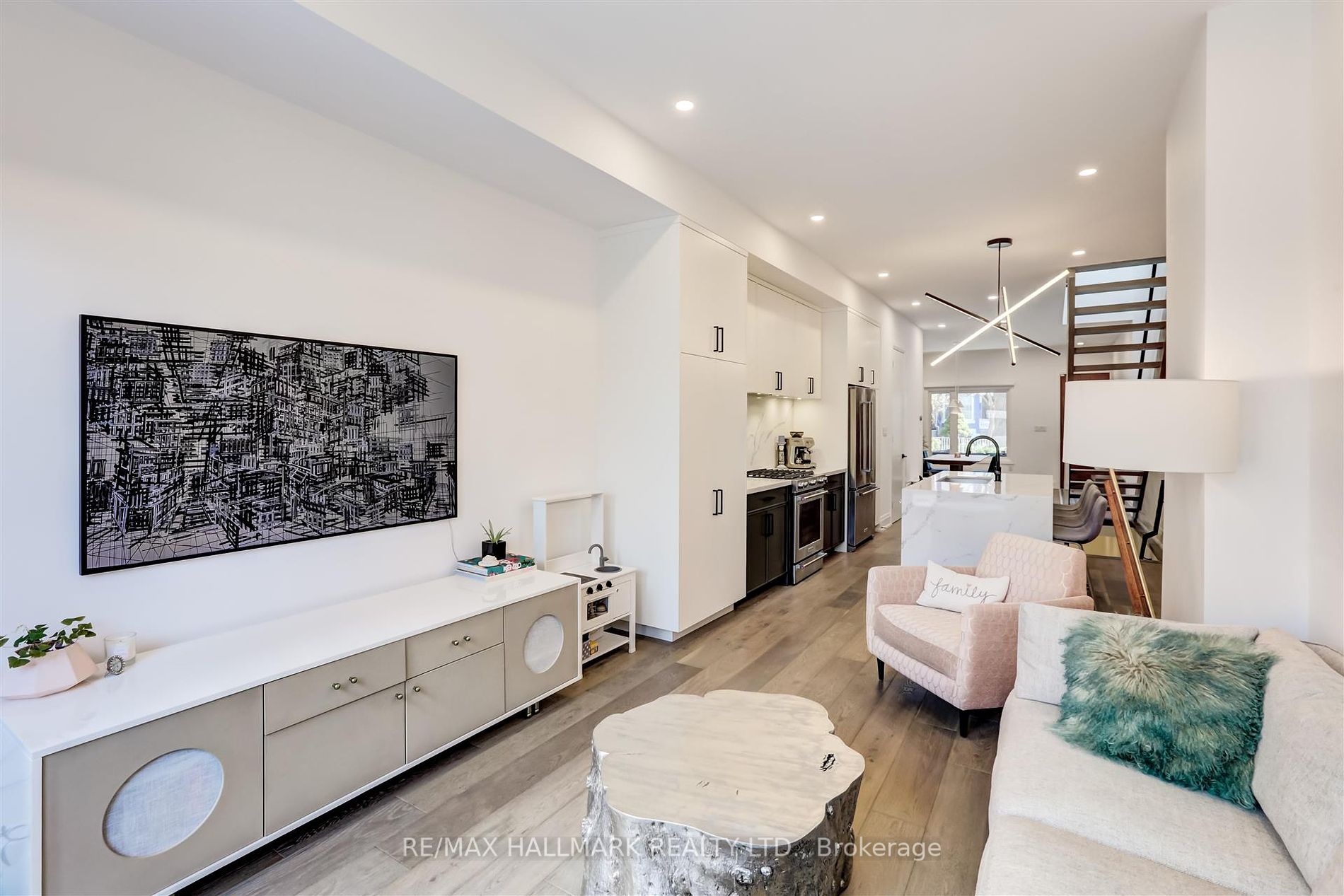 46 Borden St Property Photo 7