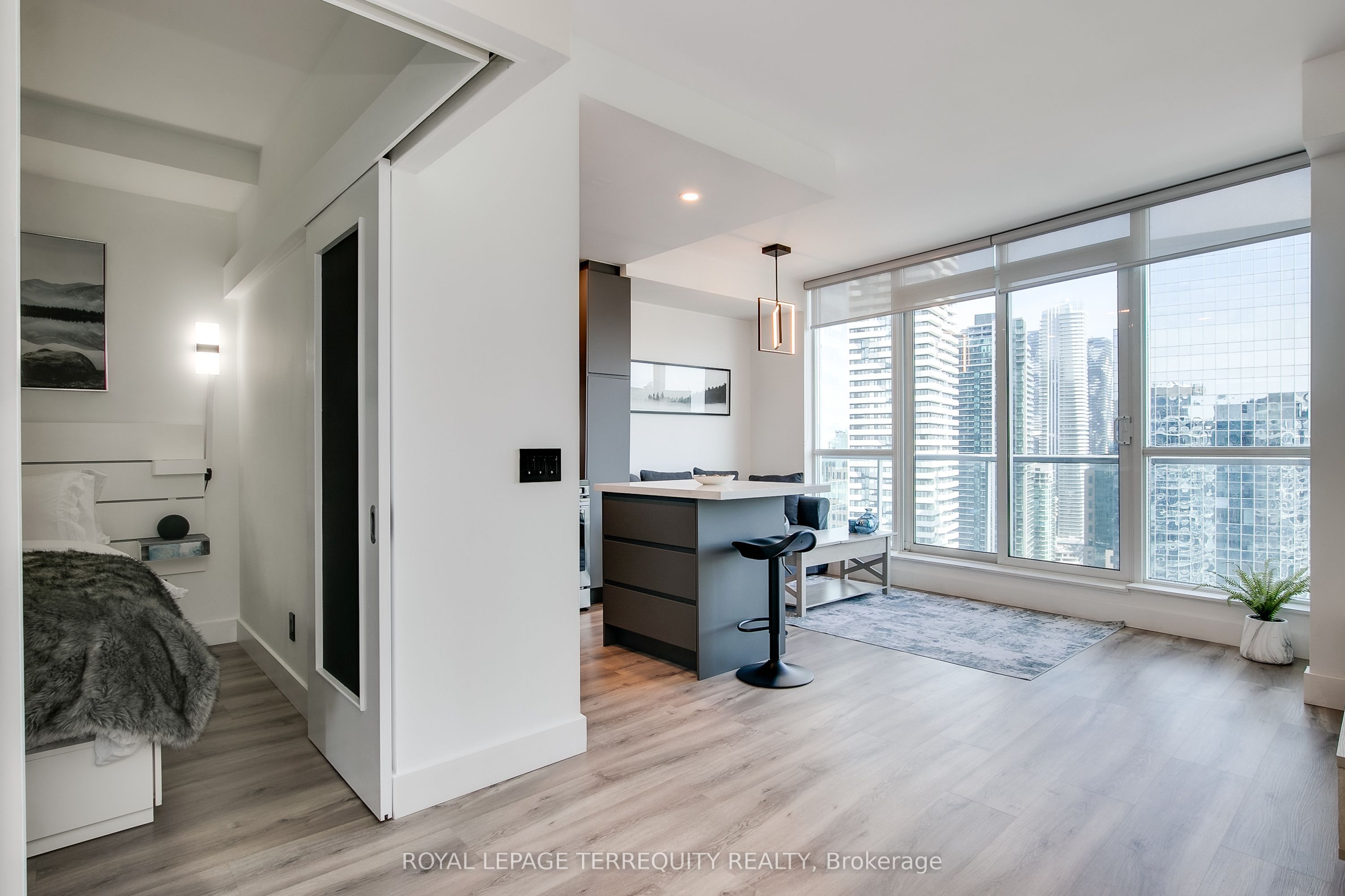 #3604 - 8 York Street Property Photo 5