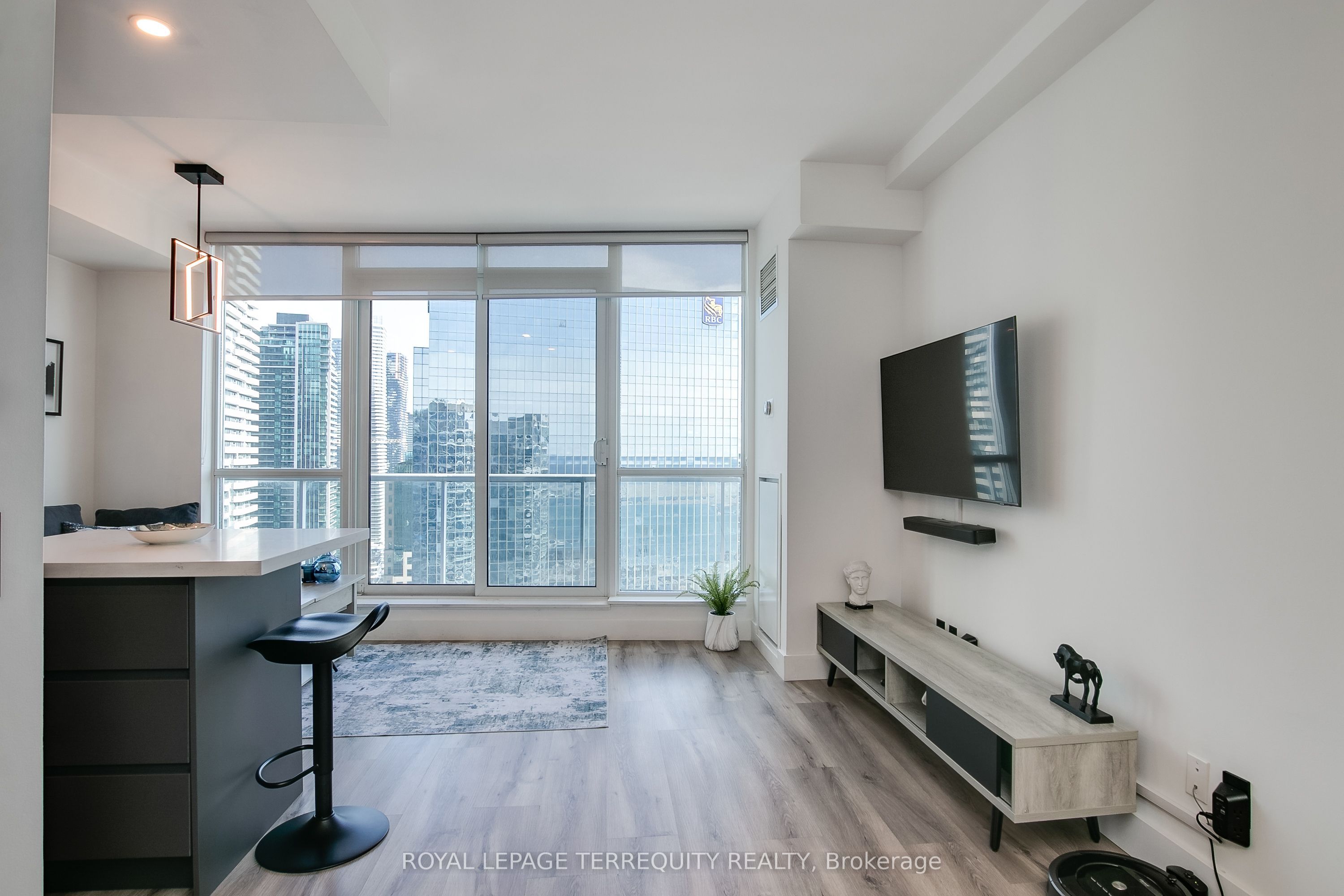 #3604 - 8 York Street Property Photo 10