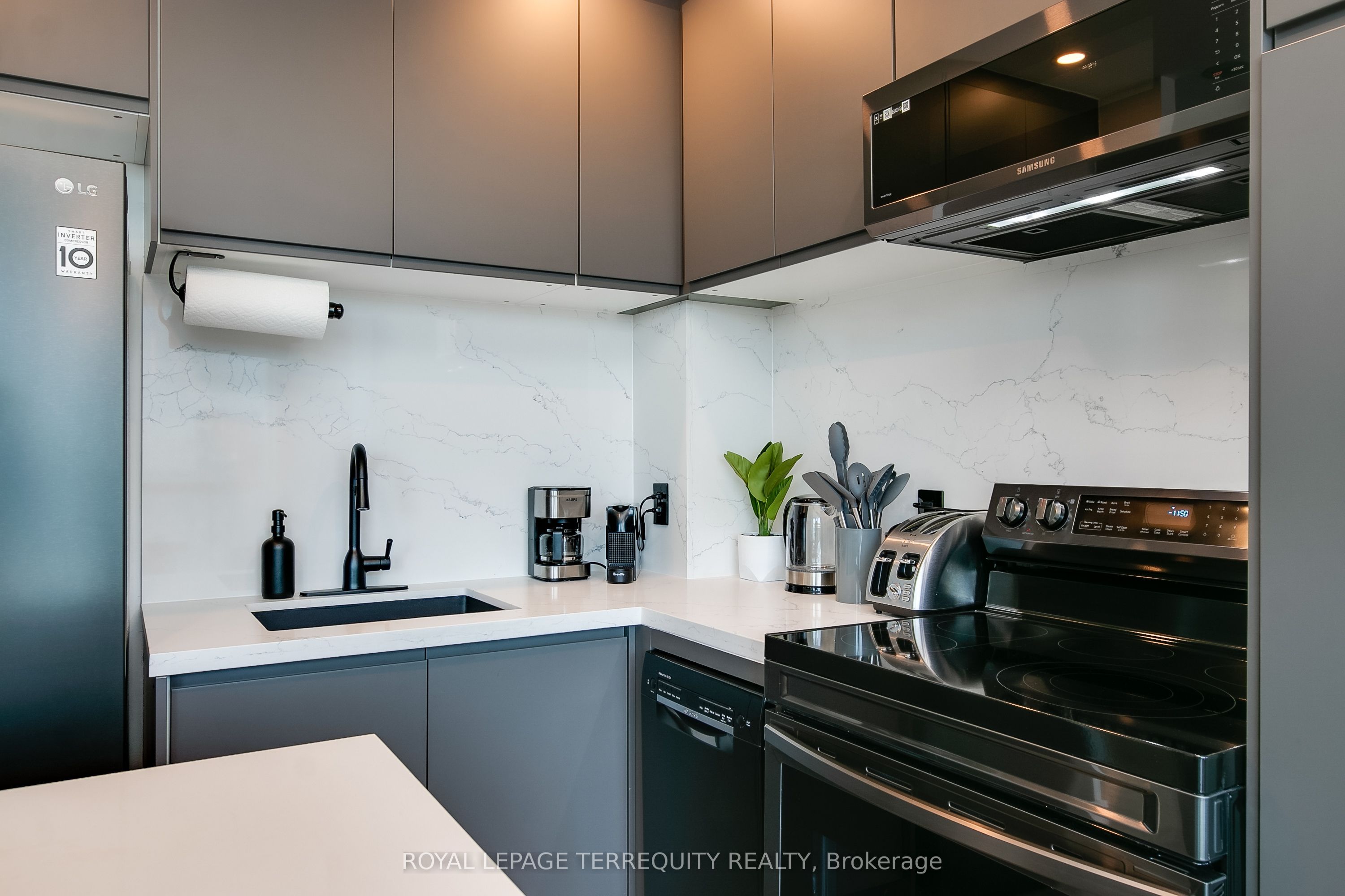 #3604 - 8 York Street Property Photo 17