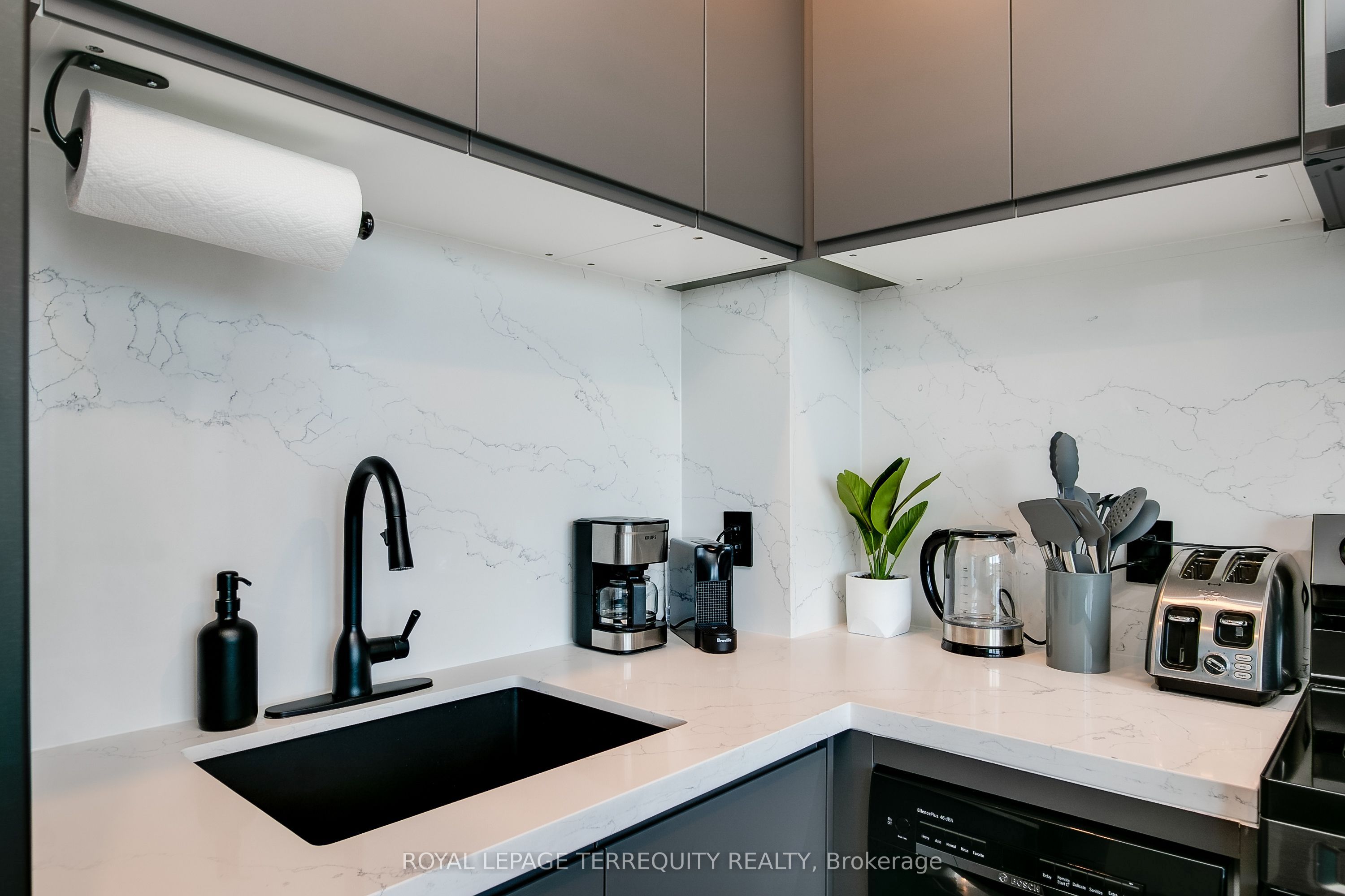 #3604 - 8 York Street Property Photo 18