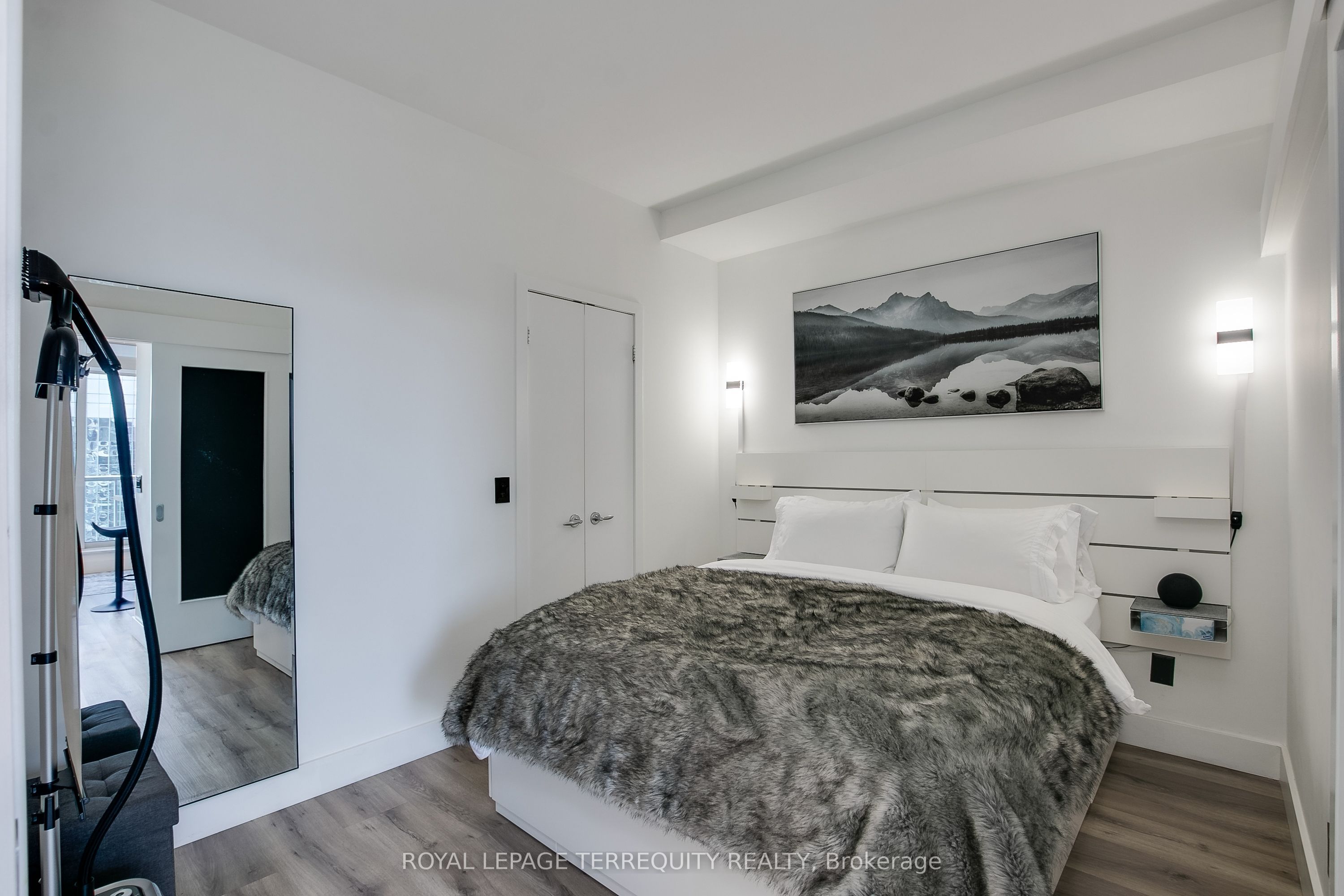 #3604 - 8 York Street Property Photo 19