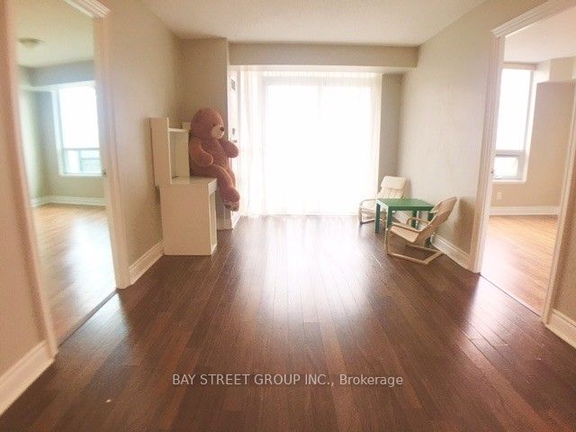 25 Greenview Ave 11 Property Photo 8