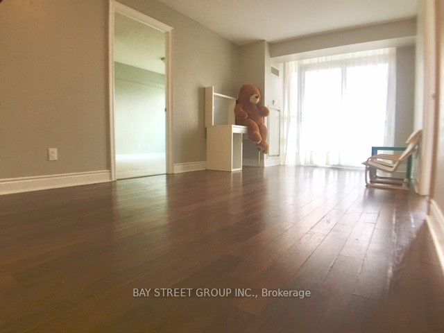 25 Greenview Ave 11 Property Photo 10