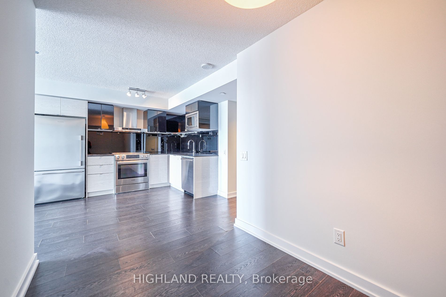 72 Esther Shiner Blvd 3 Property Photo 2