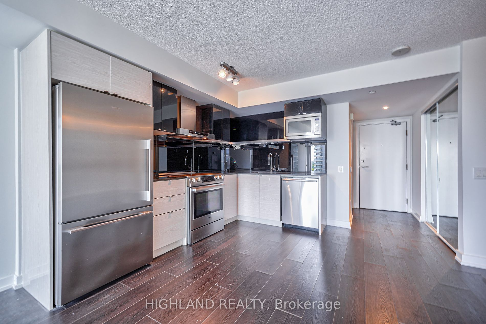 72 Esther Shiner Blvd 3 Property Photo 3