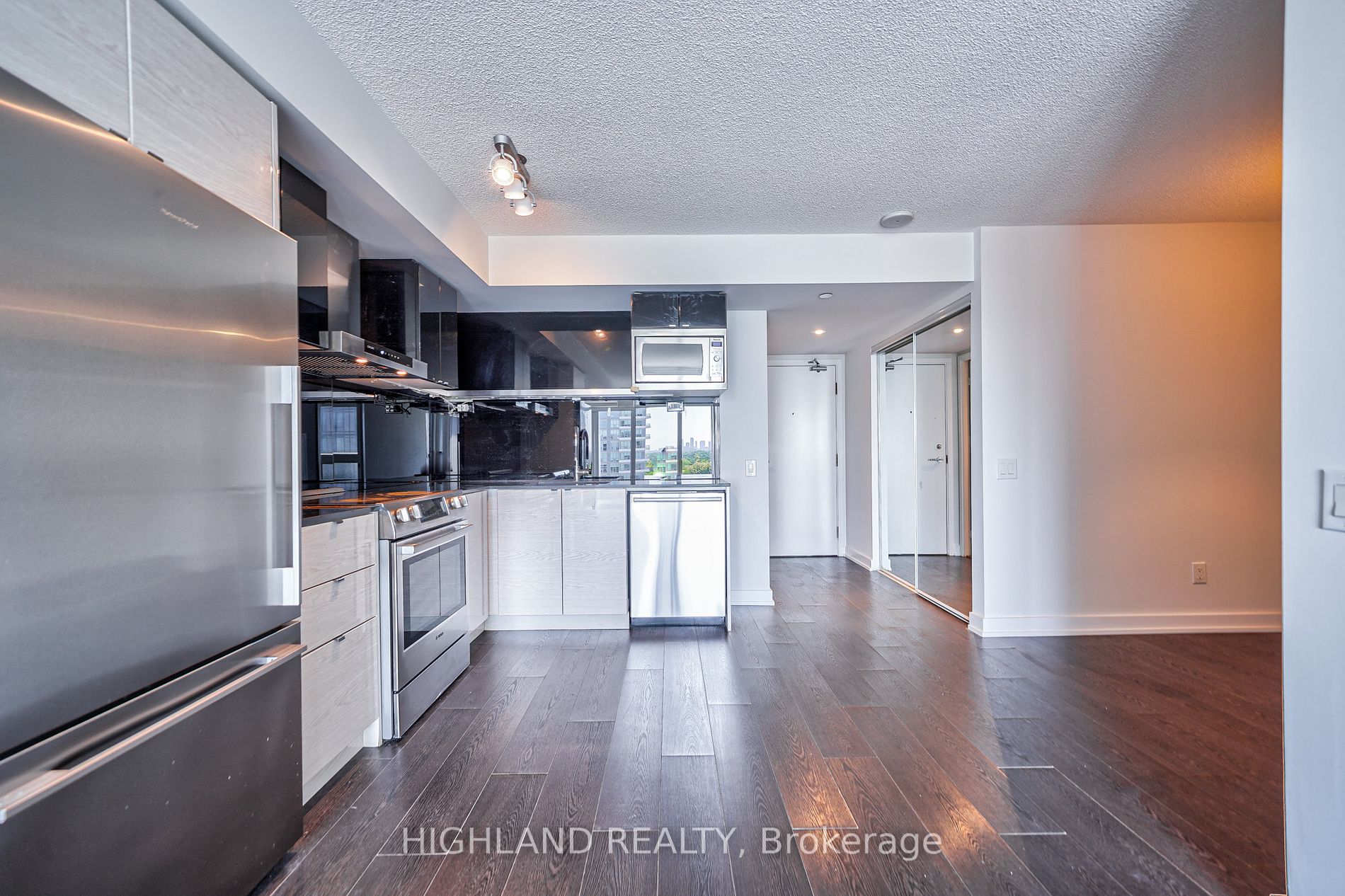72 Esther Shiner Blvd 3 Property Photo 4