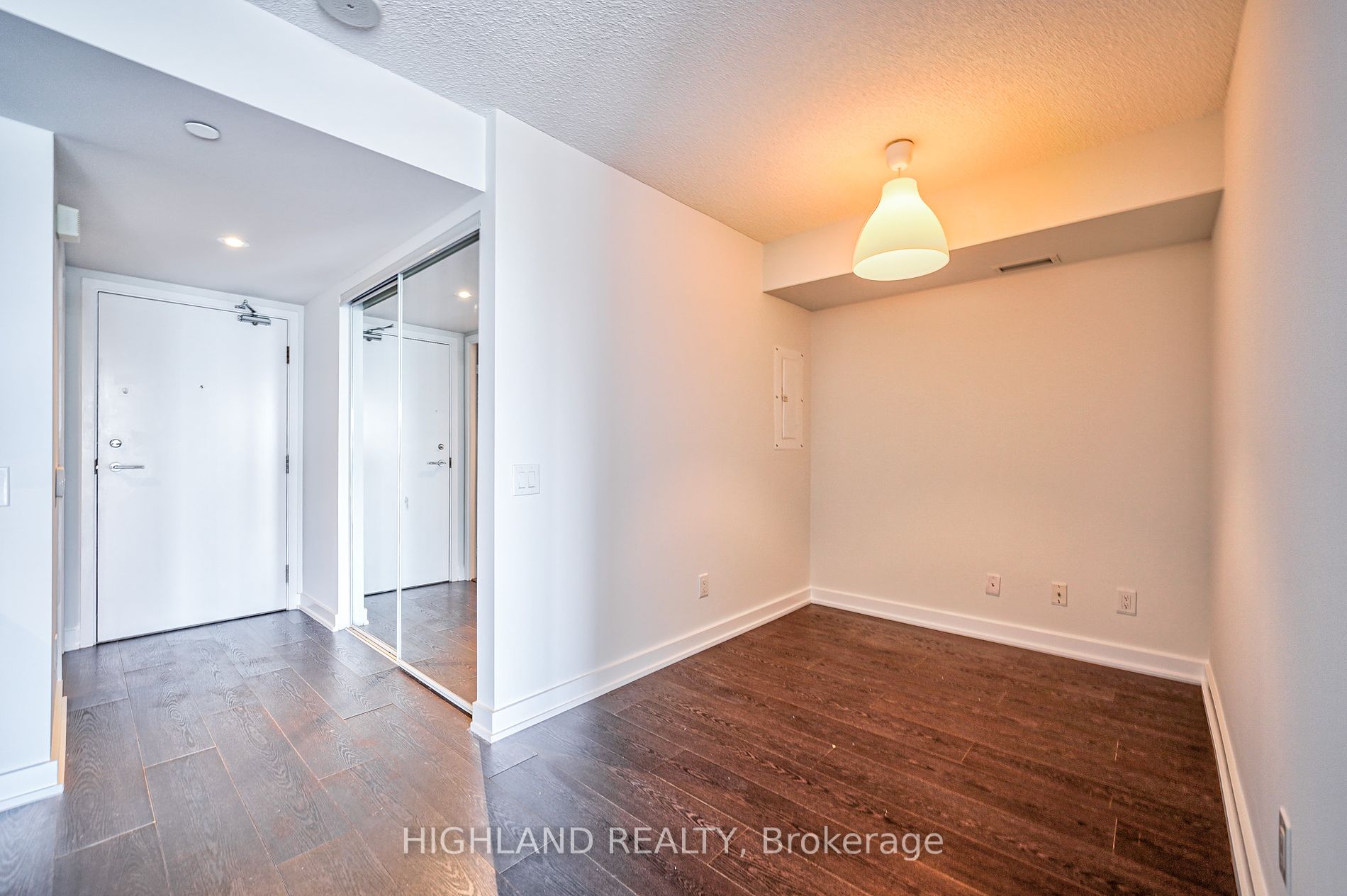 72 Esther Shiner Blvd 3 Property Photo 20
