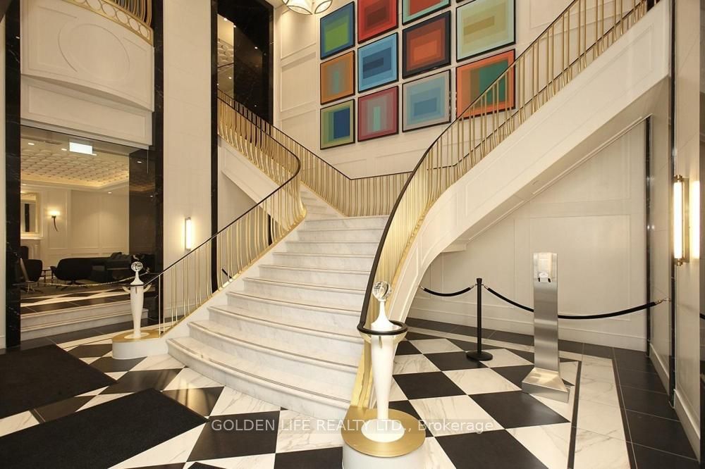 #4007 - 955 Bay Street Property Photo 2
