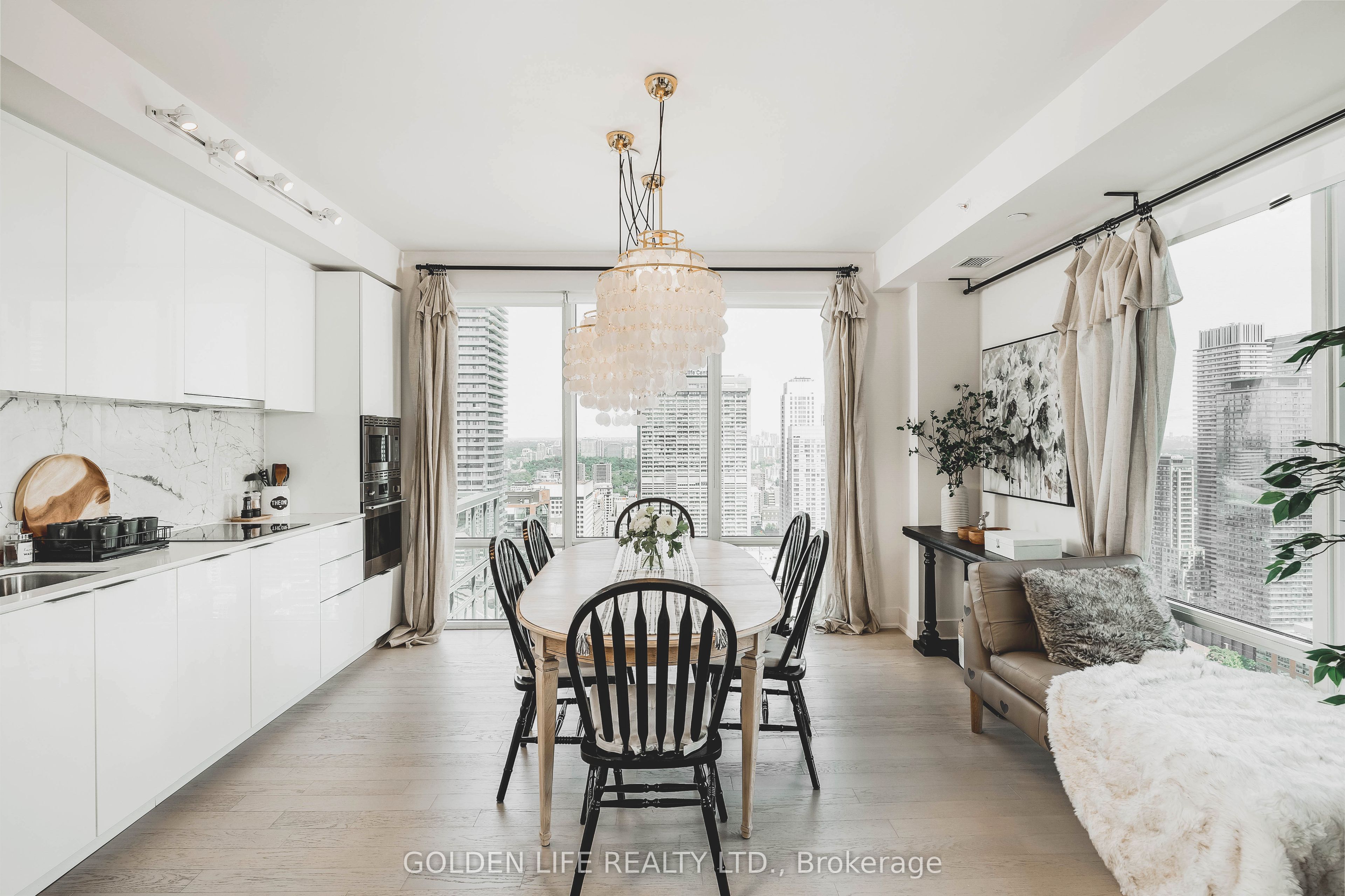 #4007 - 955 Bay Street Property Photo 4