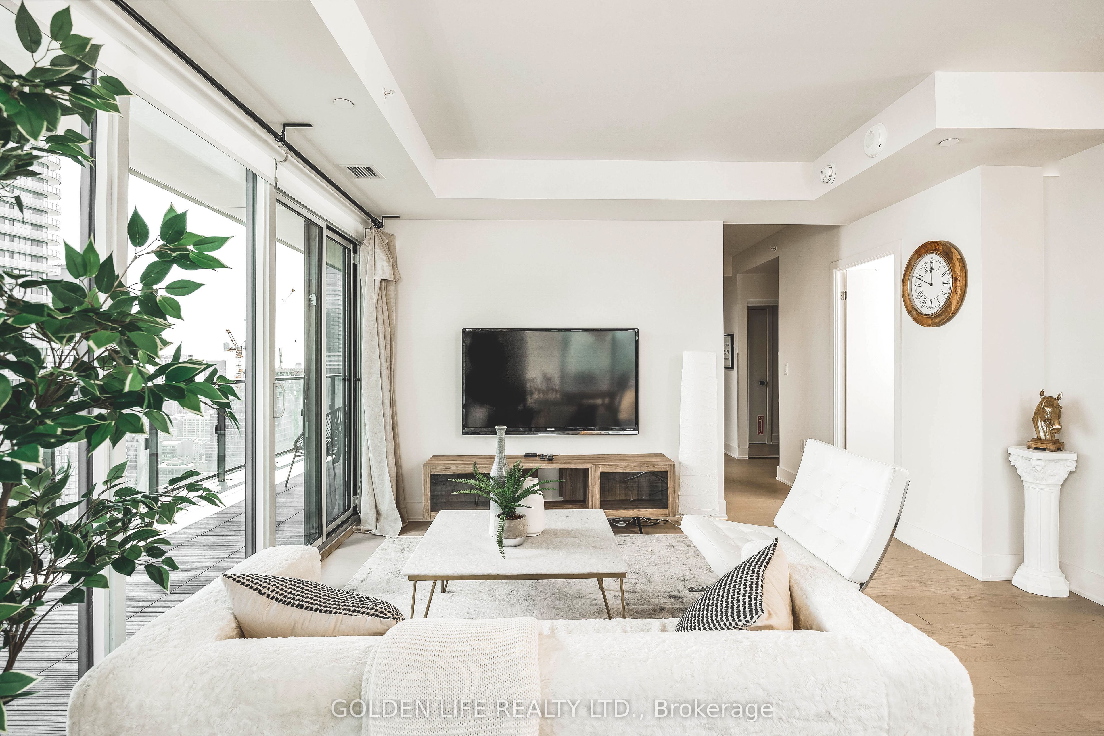 #4007 - 955 Bay Street Property Photo 5