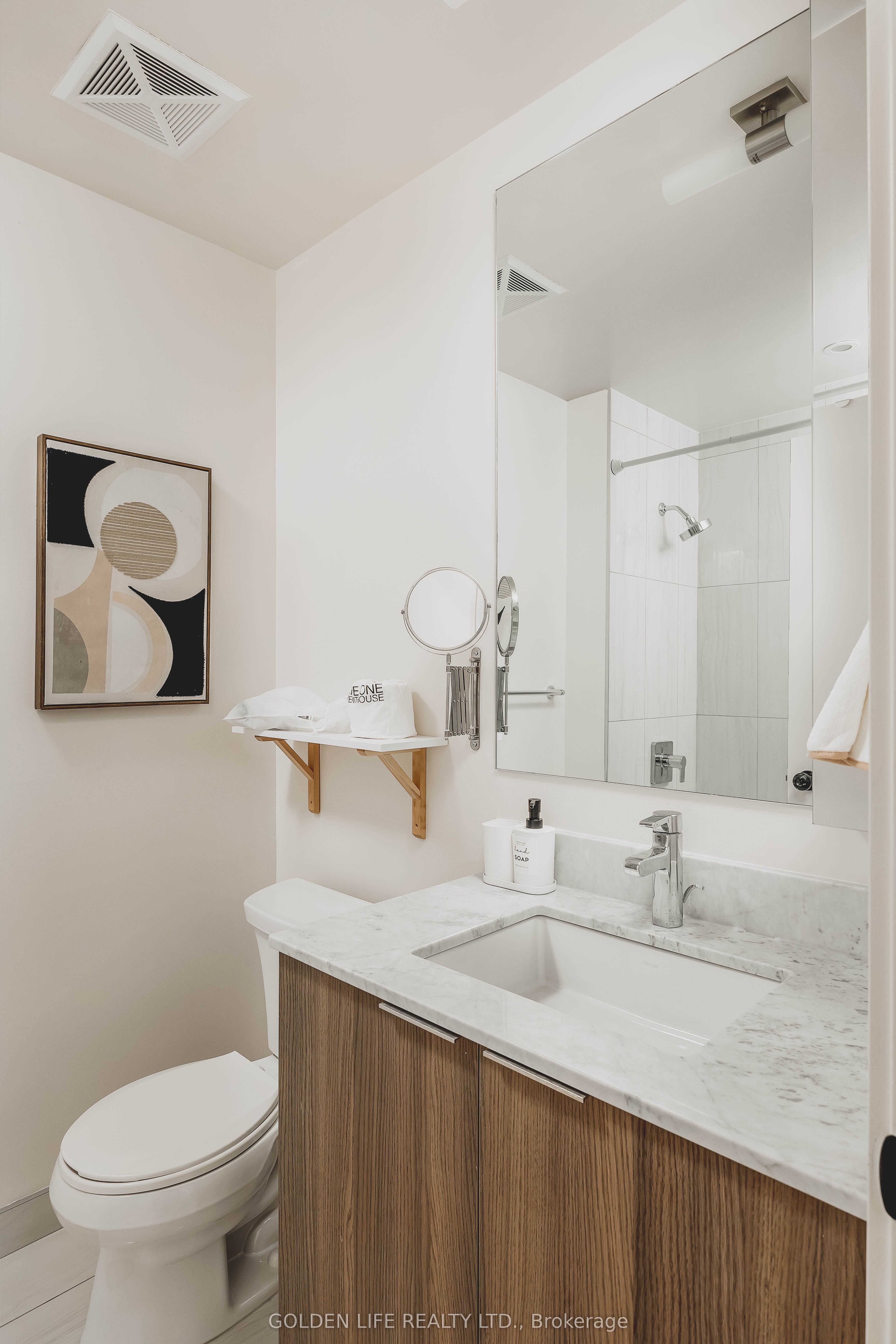 #4007 - 955 Bay Street Property Photo 8