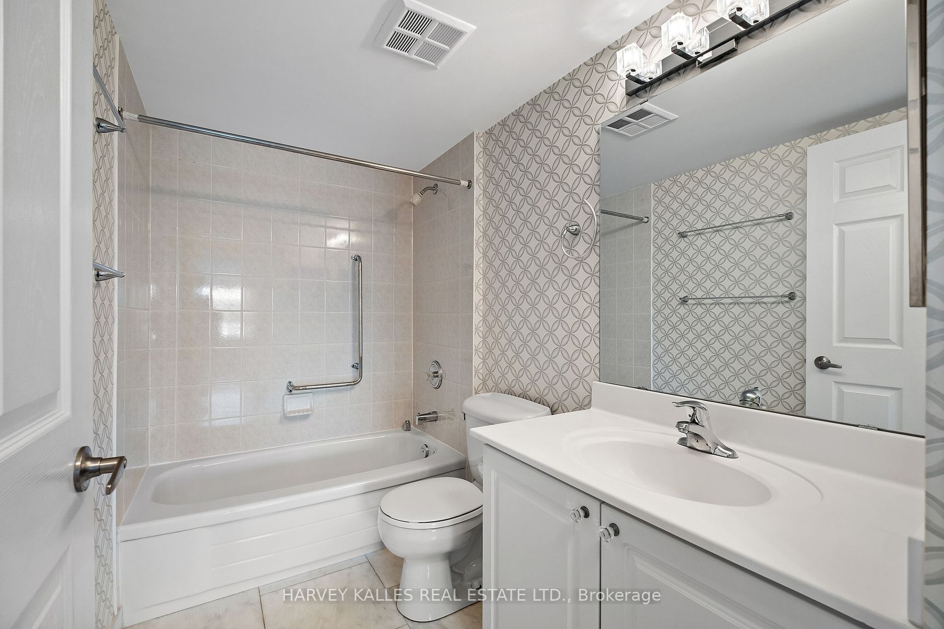 8 Covington Rd 10 Property Photo 16