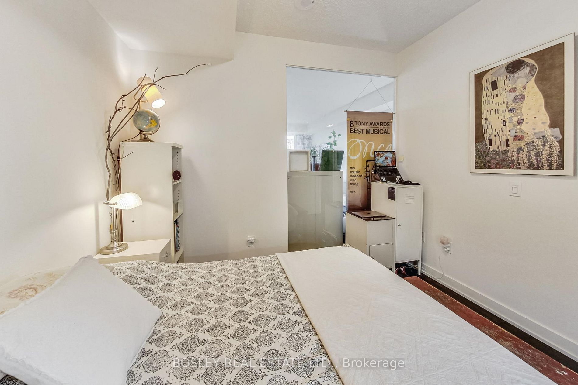 330 Richmond St 8 Property Photo 3