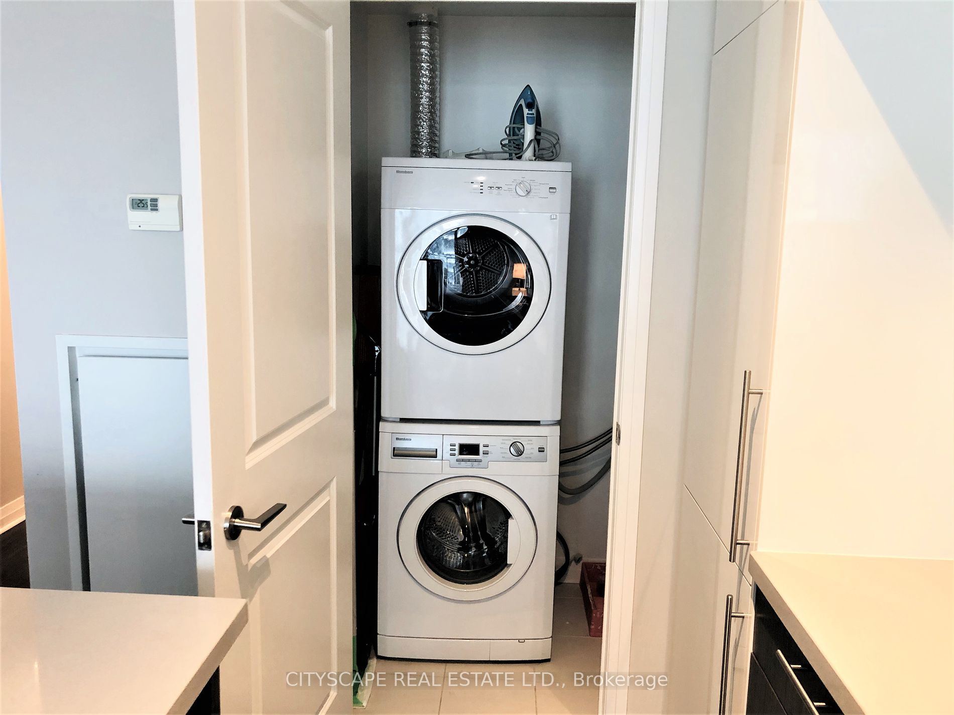 8 Mercer St 9 Property Photo 15