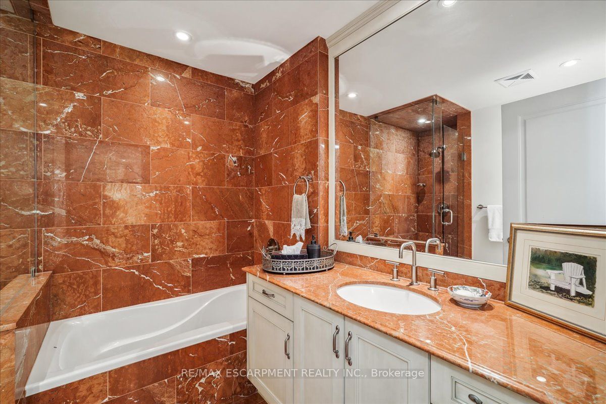 68 Yorkville Ave N 304 Property Photo 26