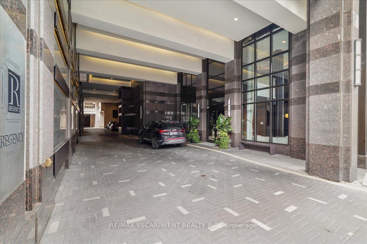 68 Yorkville Ave N 304 Property Photo 36