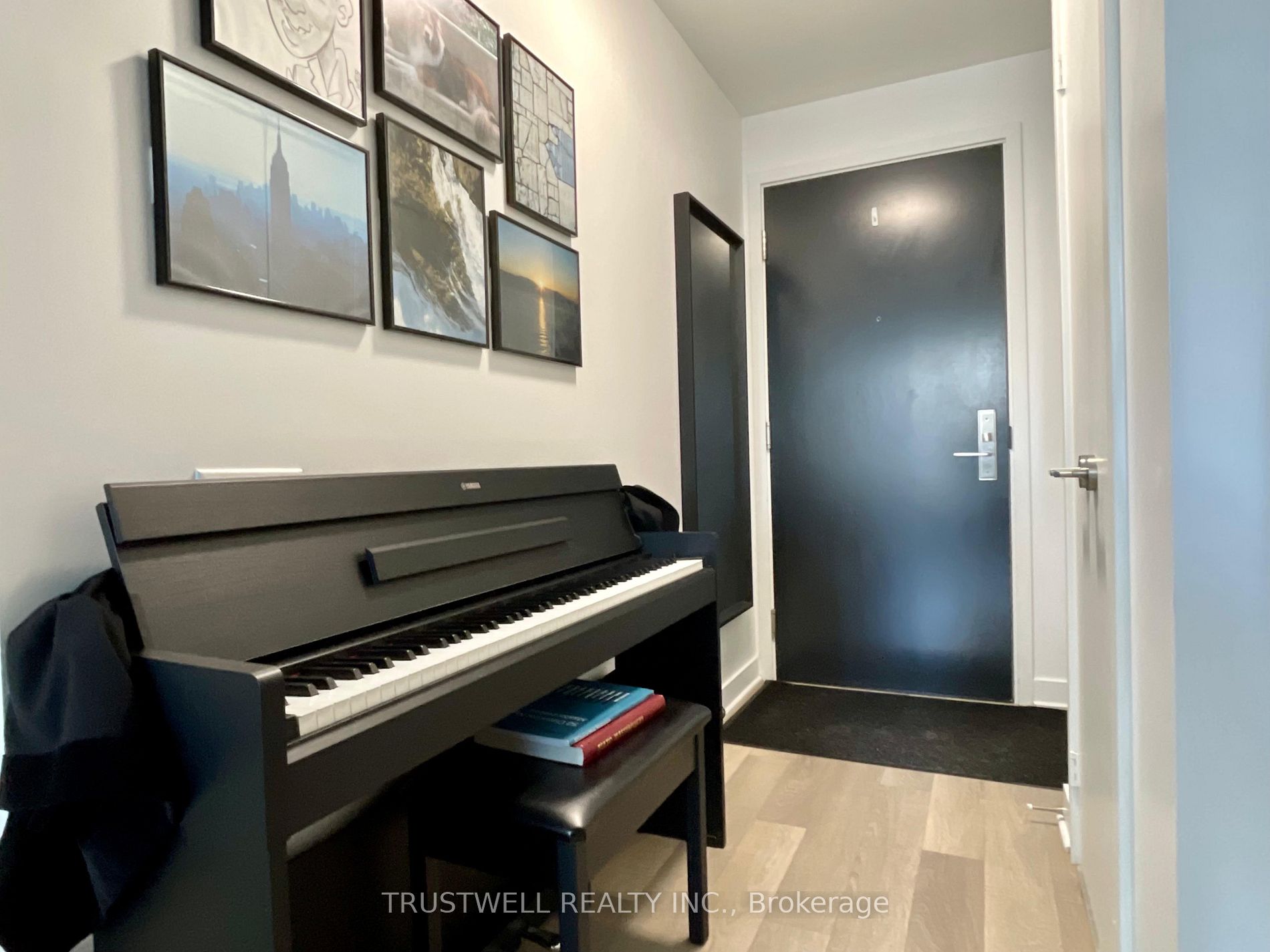 290 Adelaide St W 2 Property Photo 3