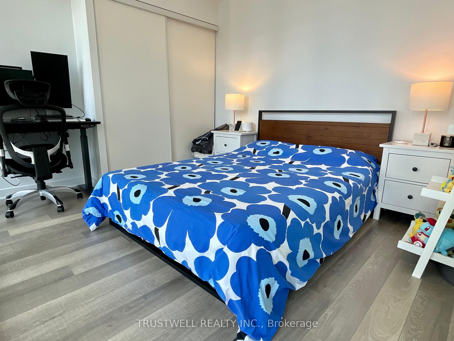 290 Adelaide St W 2 Property Photo 5