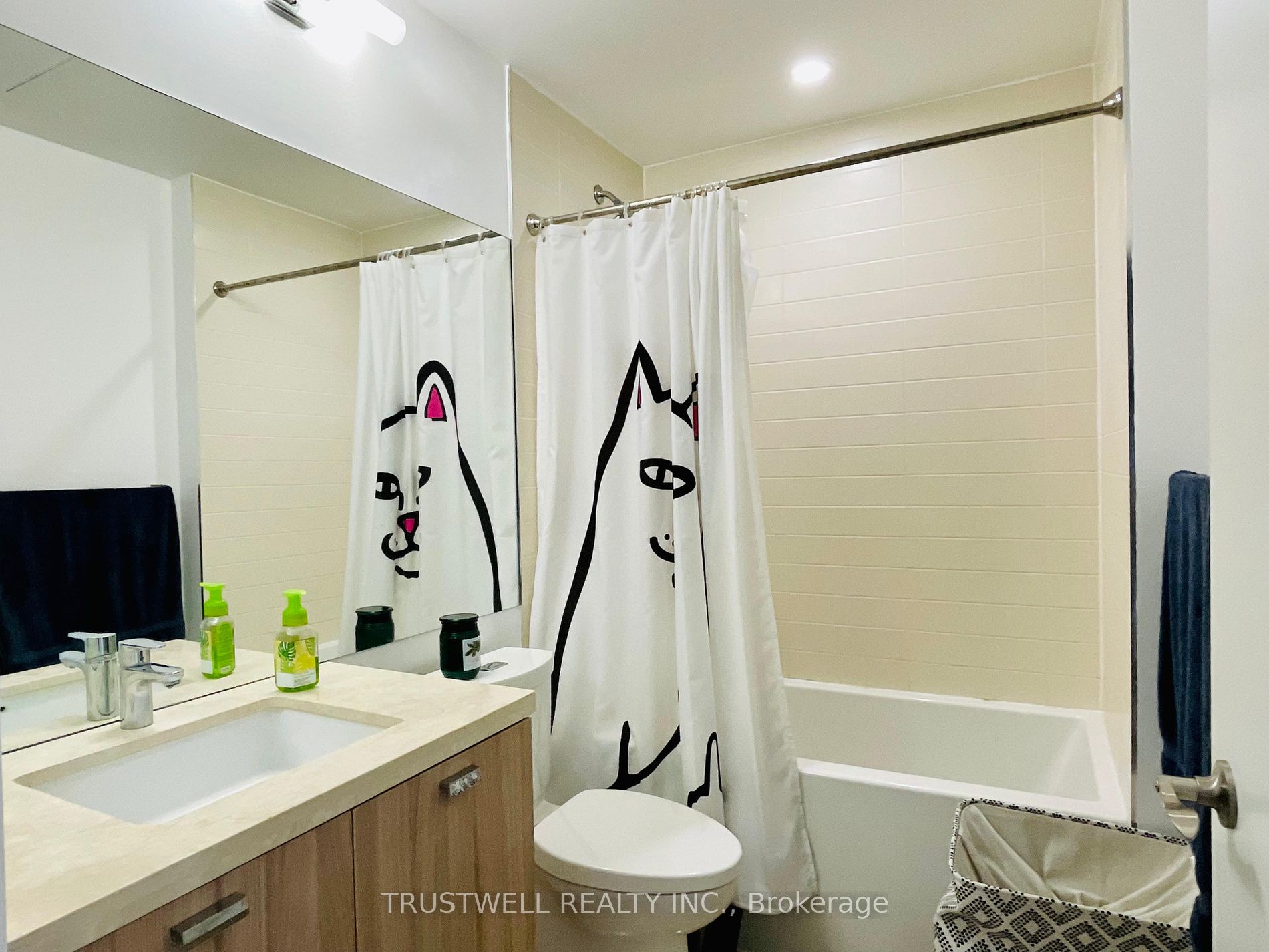 290 Adelaide St W 2 Property Photo 6