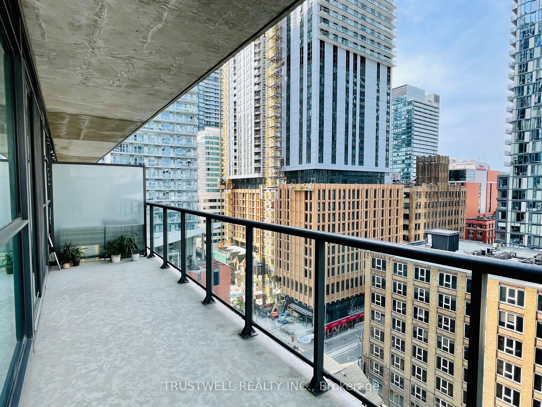 290 Adelaide St W 2 Property Photo 9