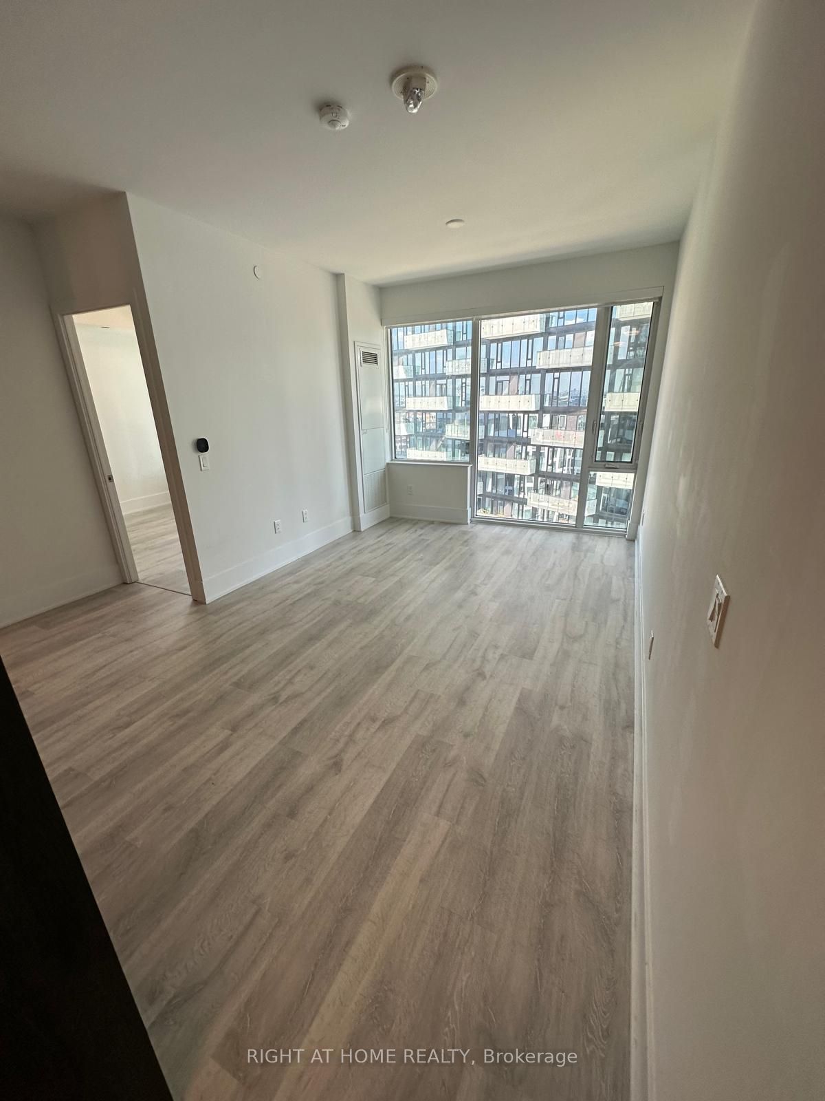470 Front St W 10 Property Photo 5