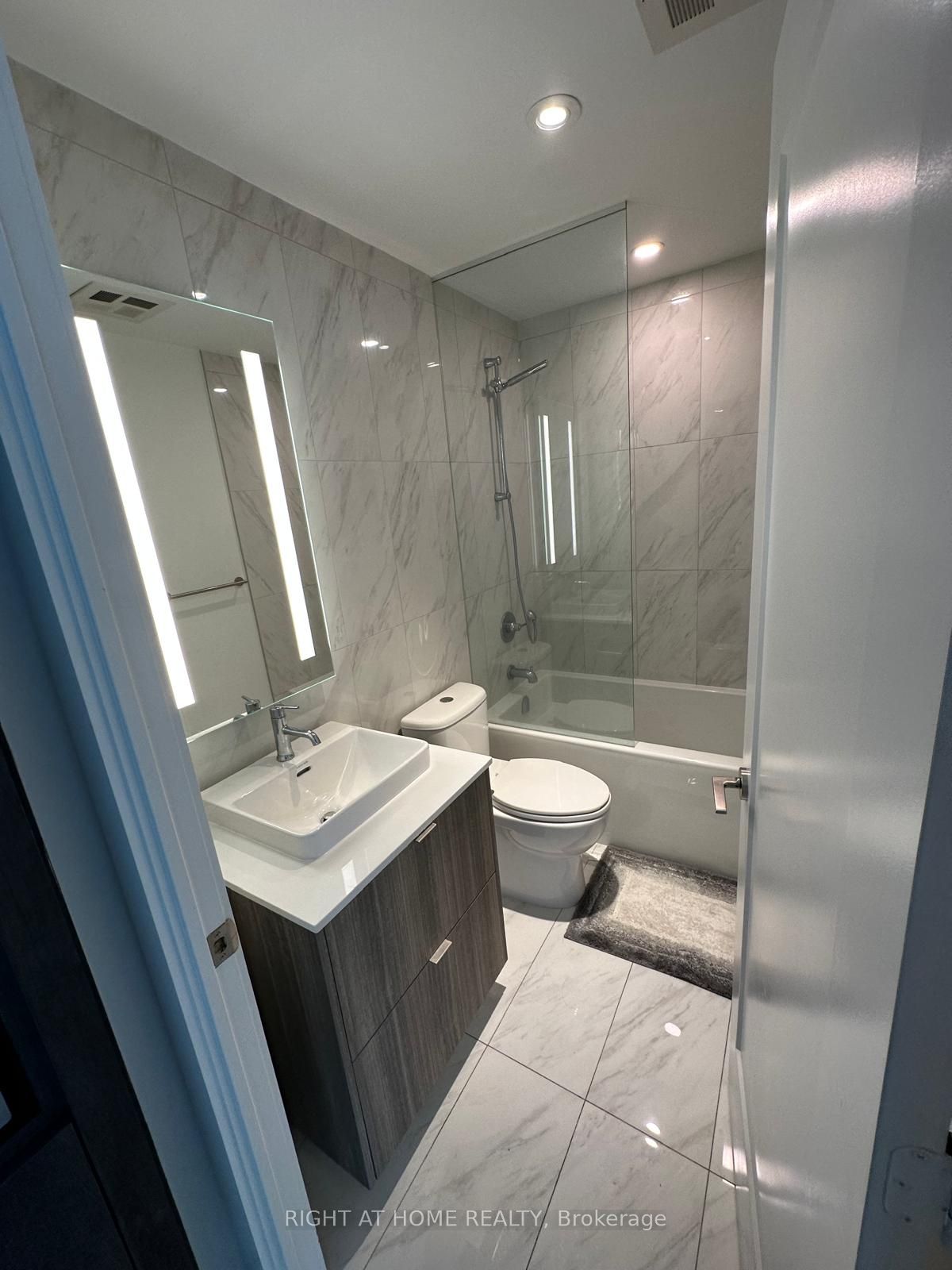 470 Front St W 10 Property Photo 9