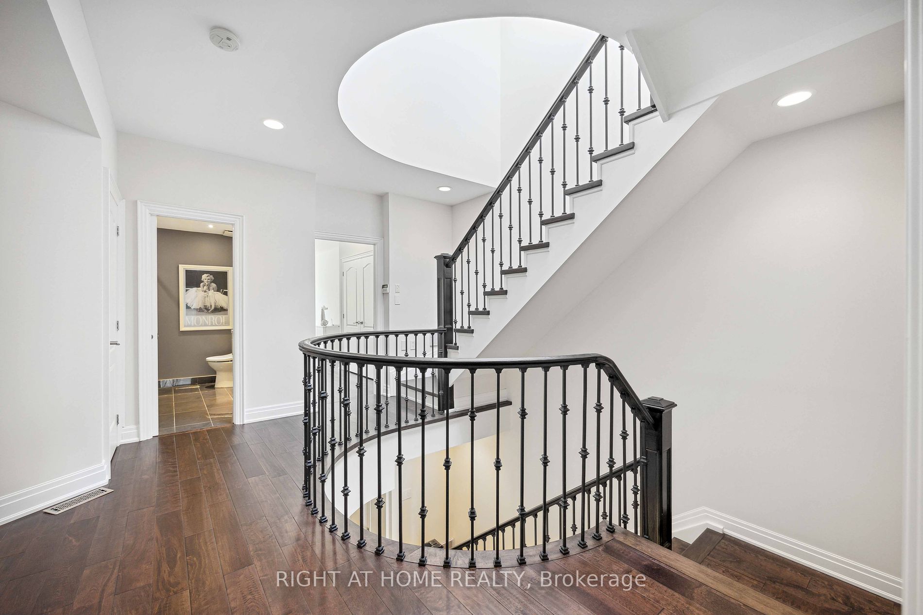 212 Walmer Rd Property Photo 10