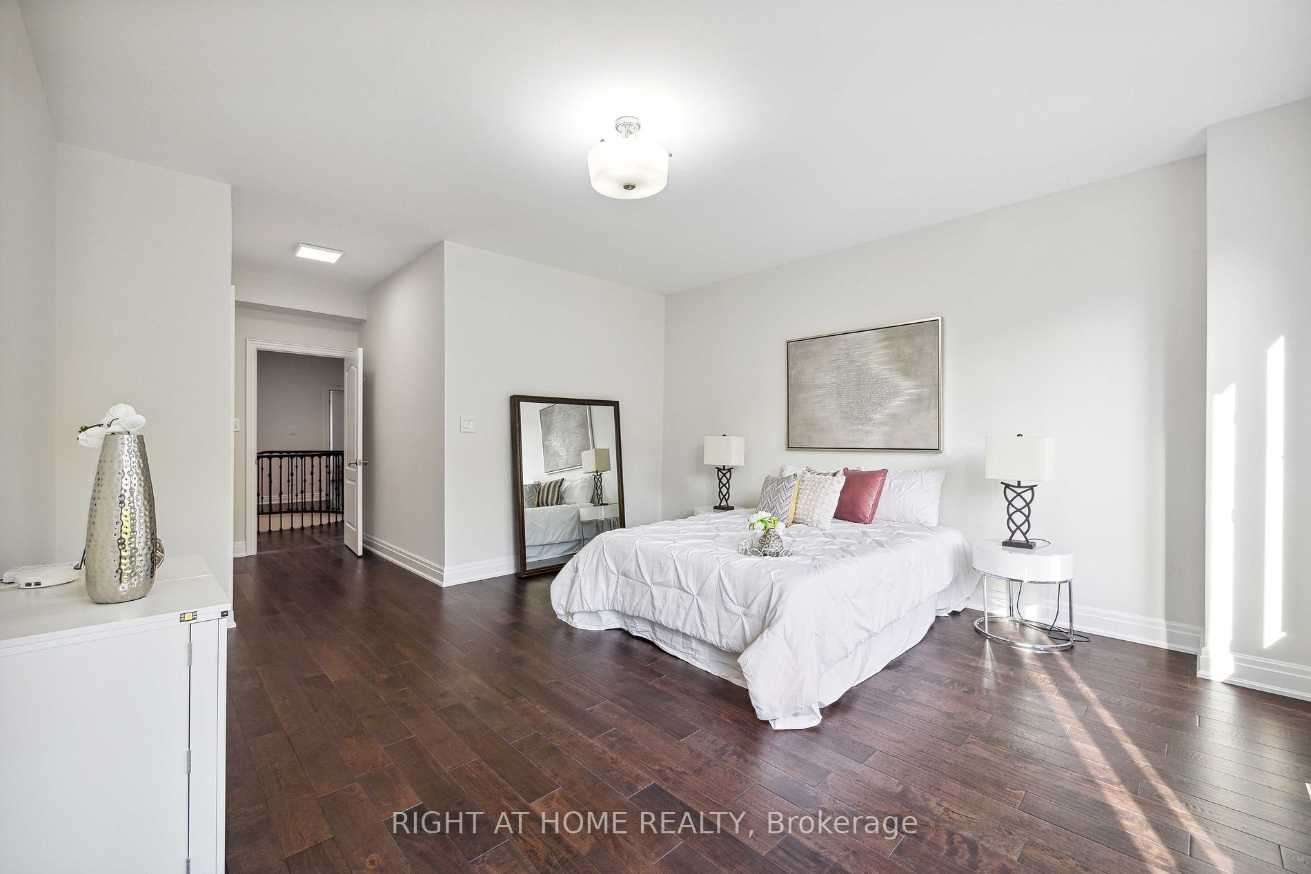 212 Walmer Rd Property Photo 14