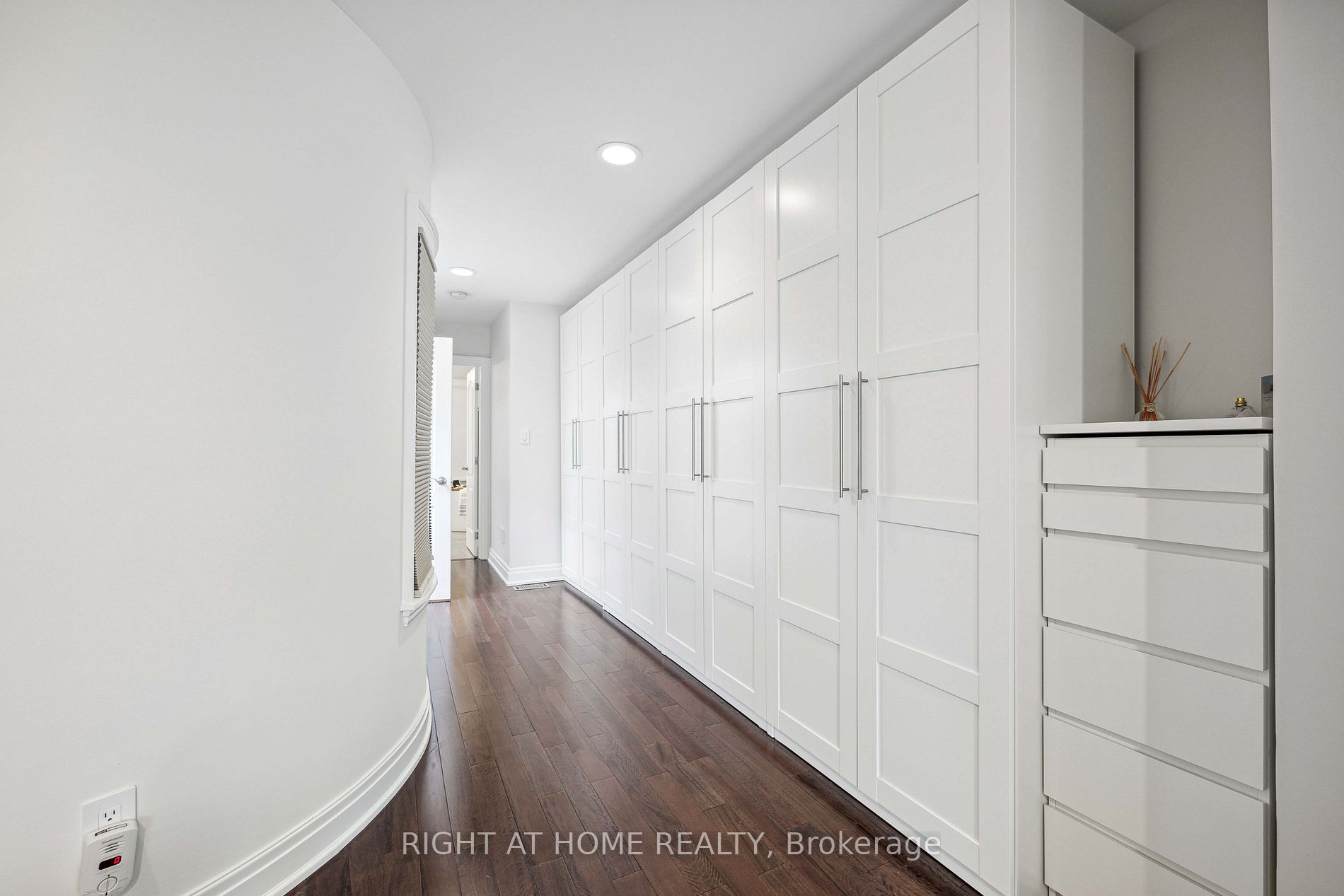 212 Walmer Rd Property Photo 17