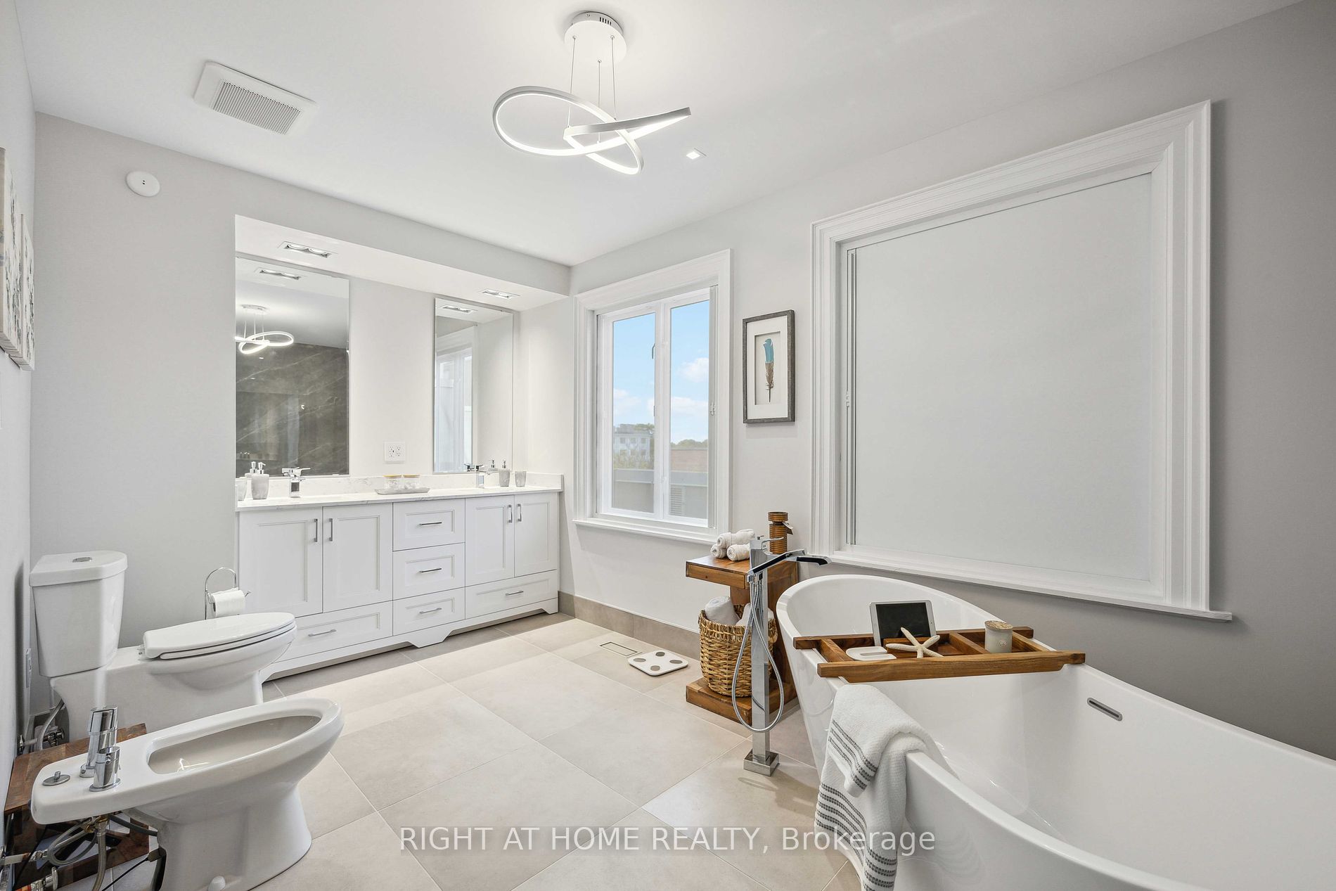 212 Walmer Rd Property Photo 18