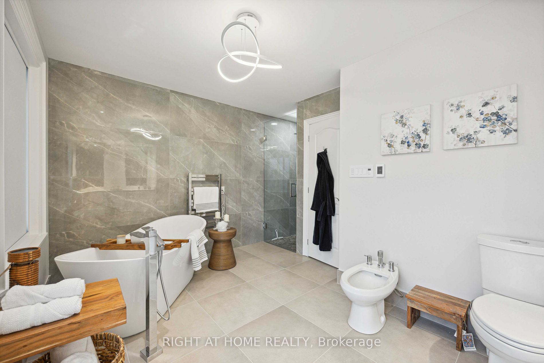 212 Walmer Rd Property Photo 19