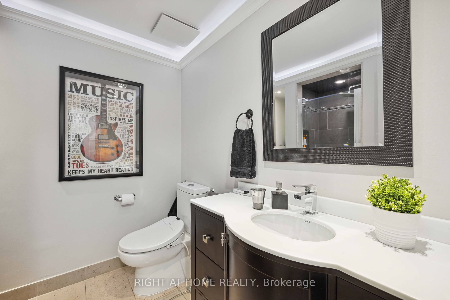 212 Walmer Rd Property Photo 24