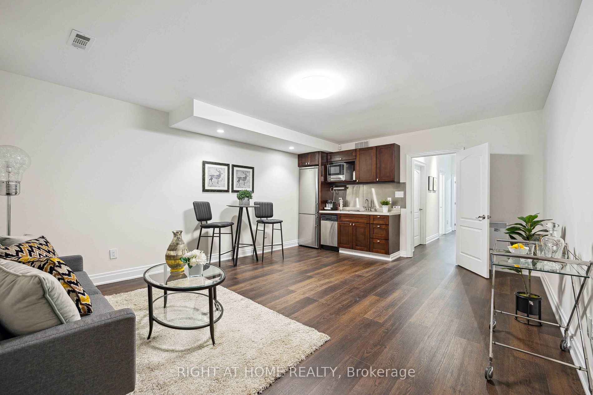 212 Walmer Rd Property Photo 29