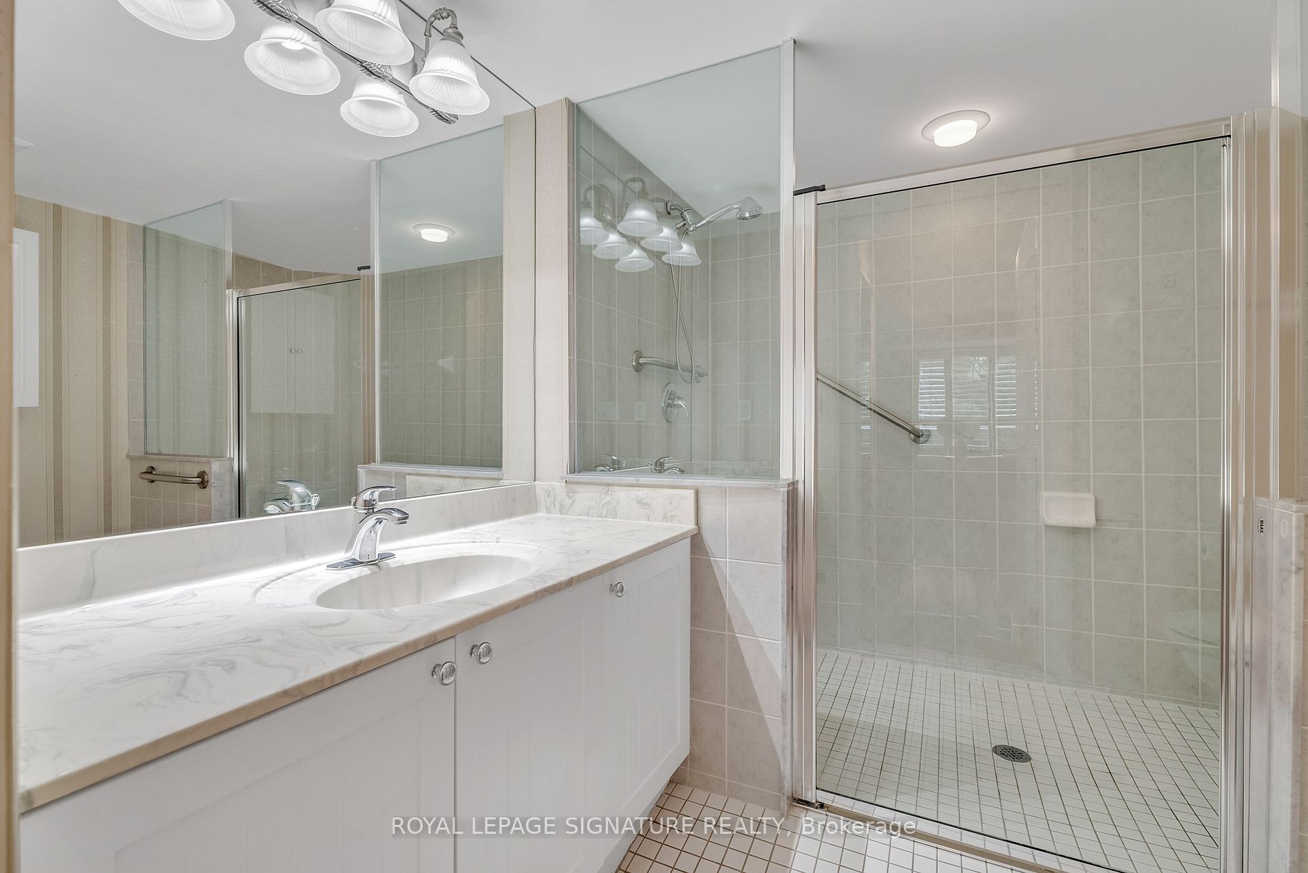 16 Dallimore Circ 8 Property Photo 10
