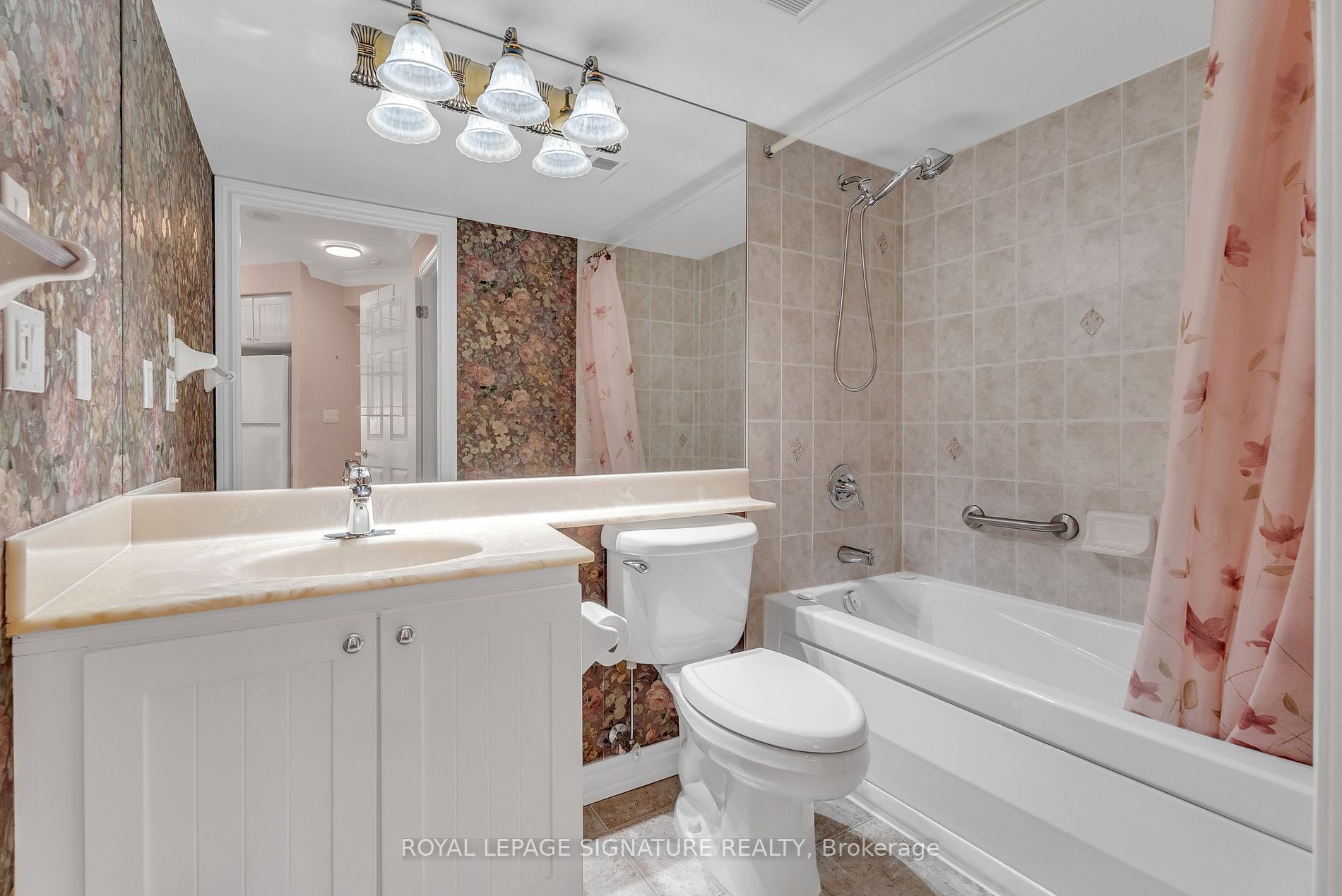 16 Dallimore Circ 8 Property Photo 14