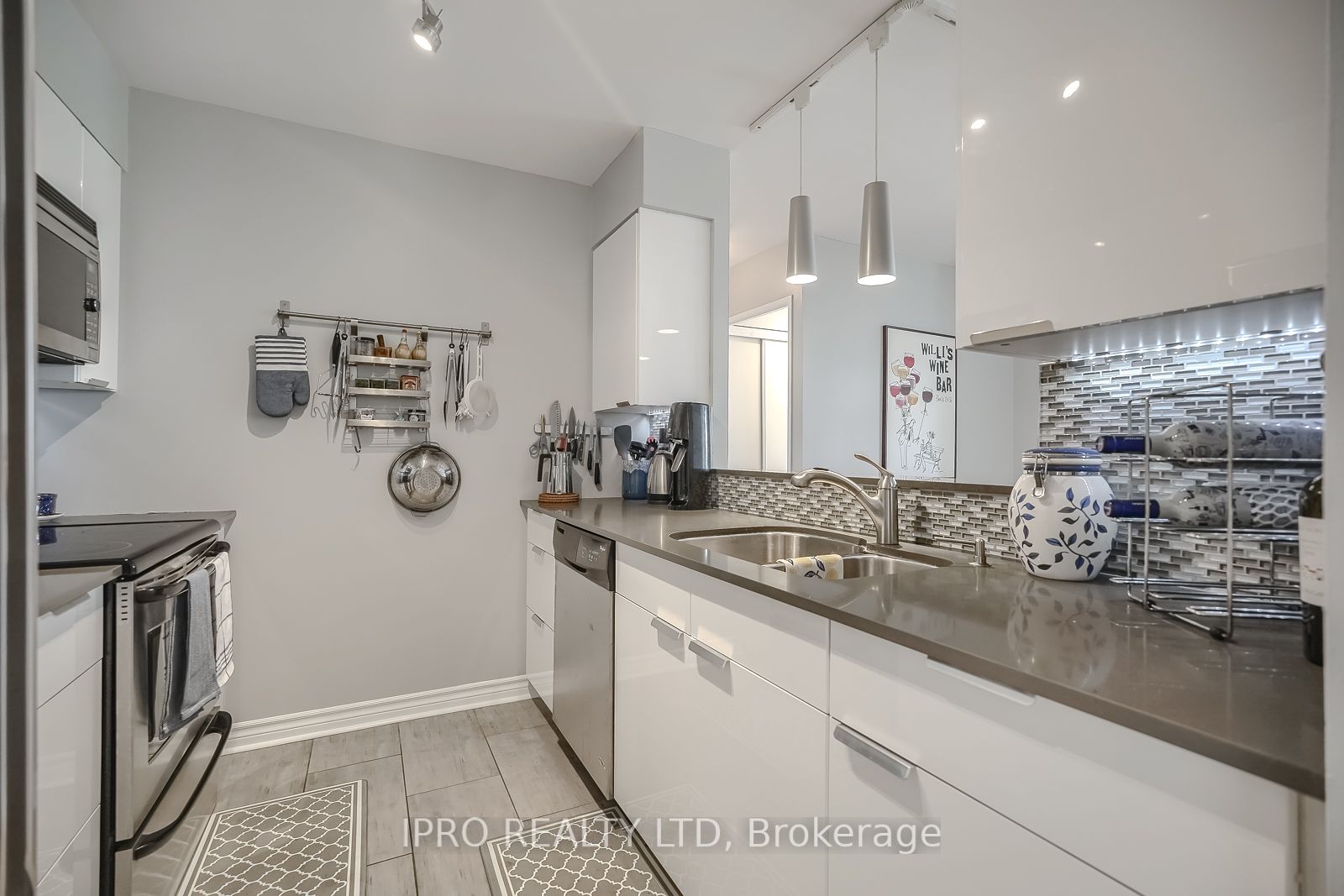 70 Mill St 10 Property Photo 8