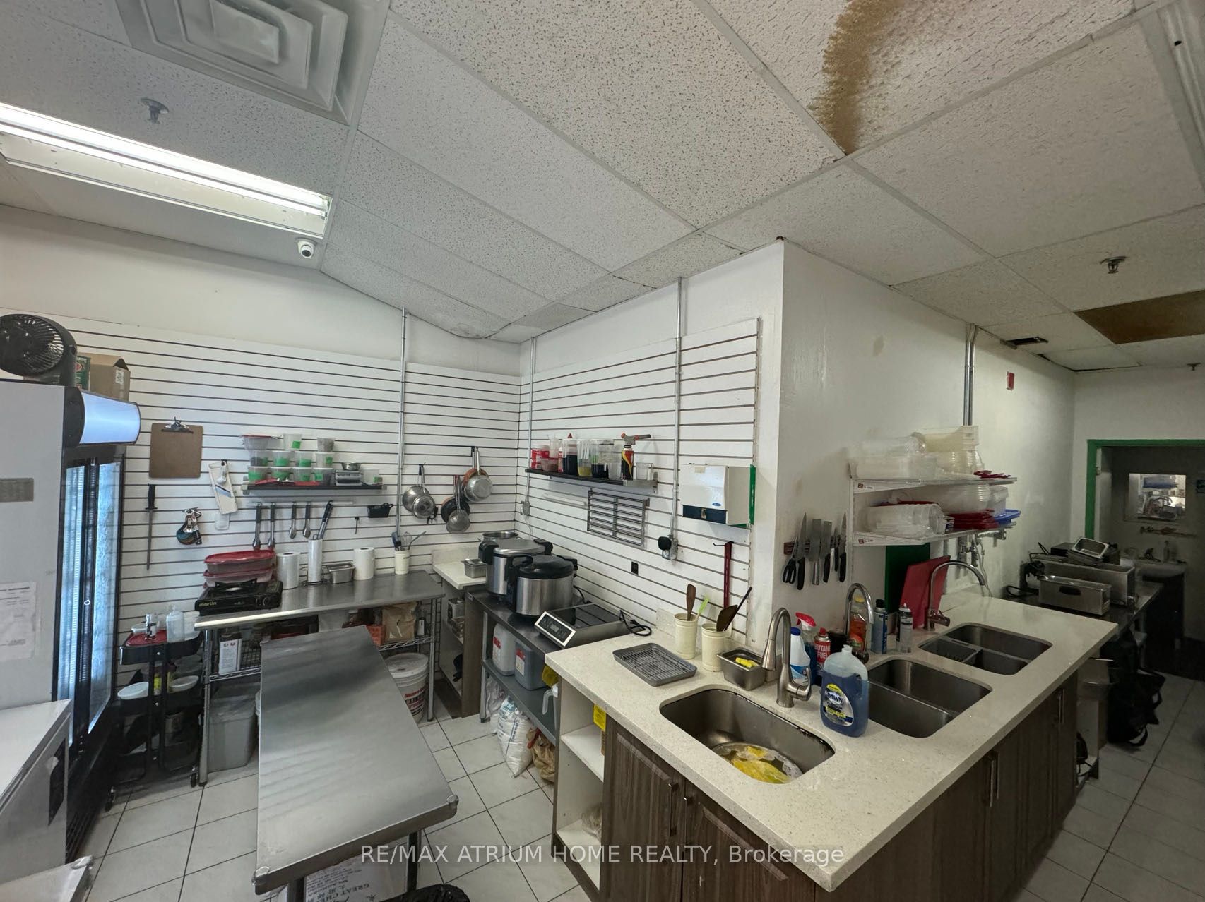 140 Esplanade Ave Property Photo 2