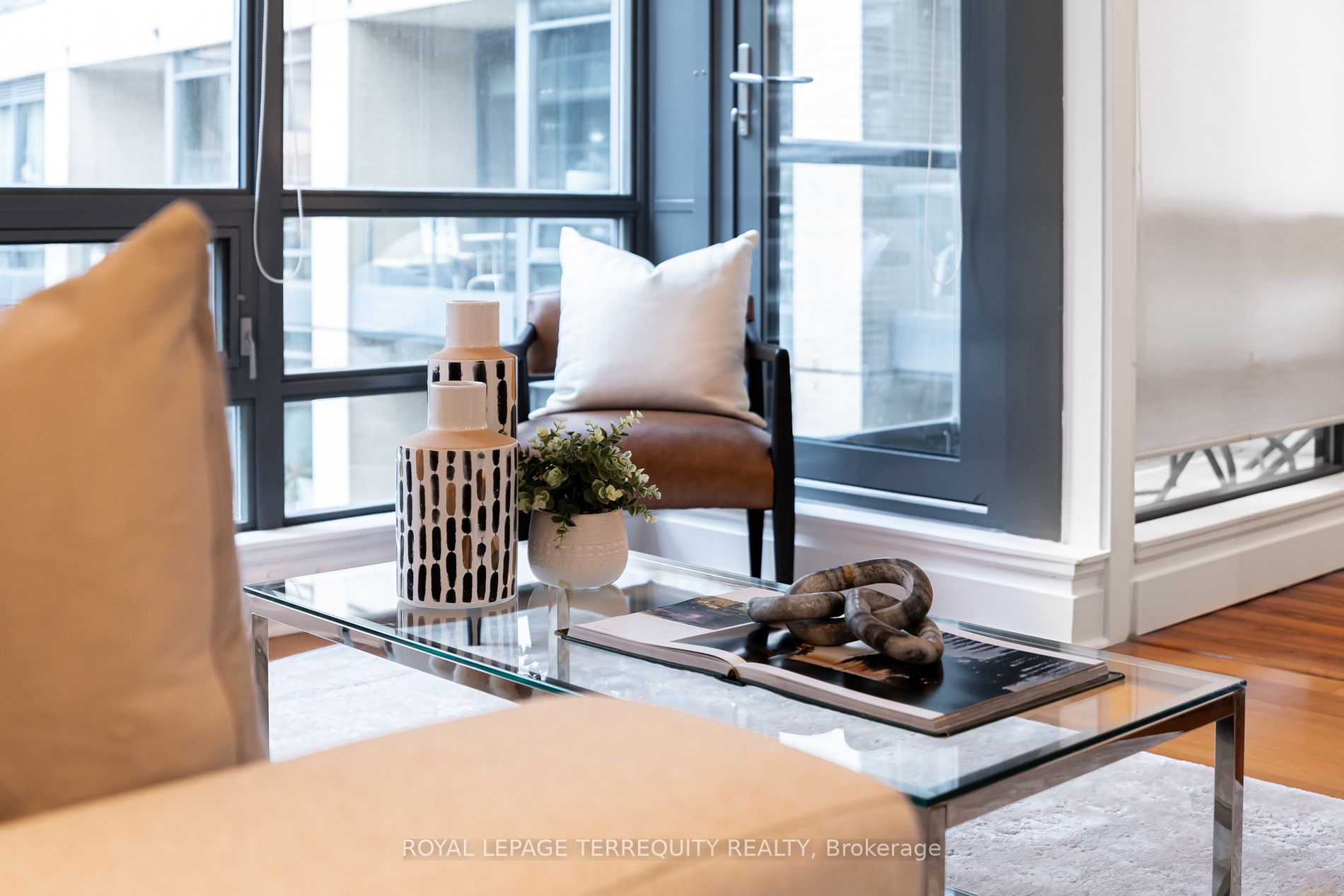 438 King St W 2 Property Photo 6