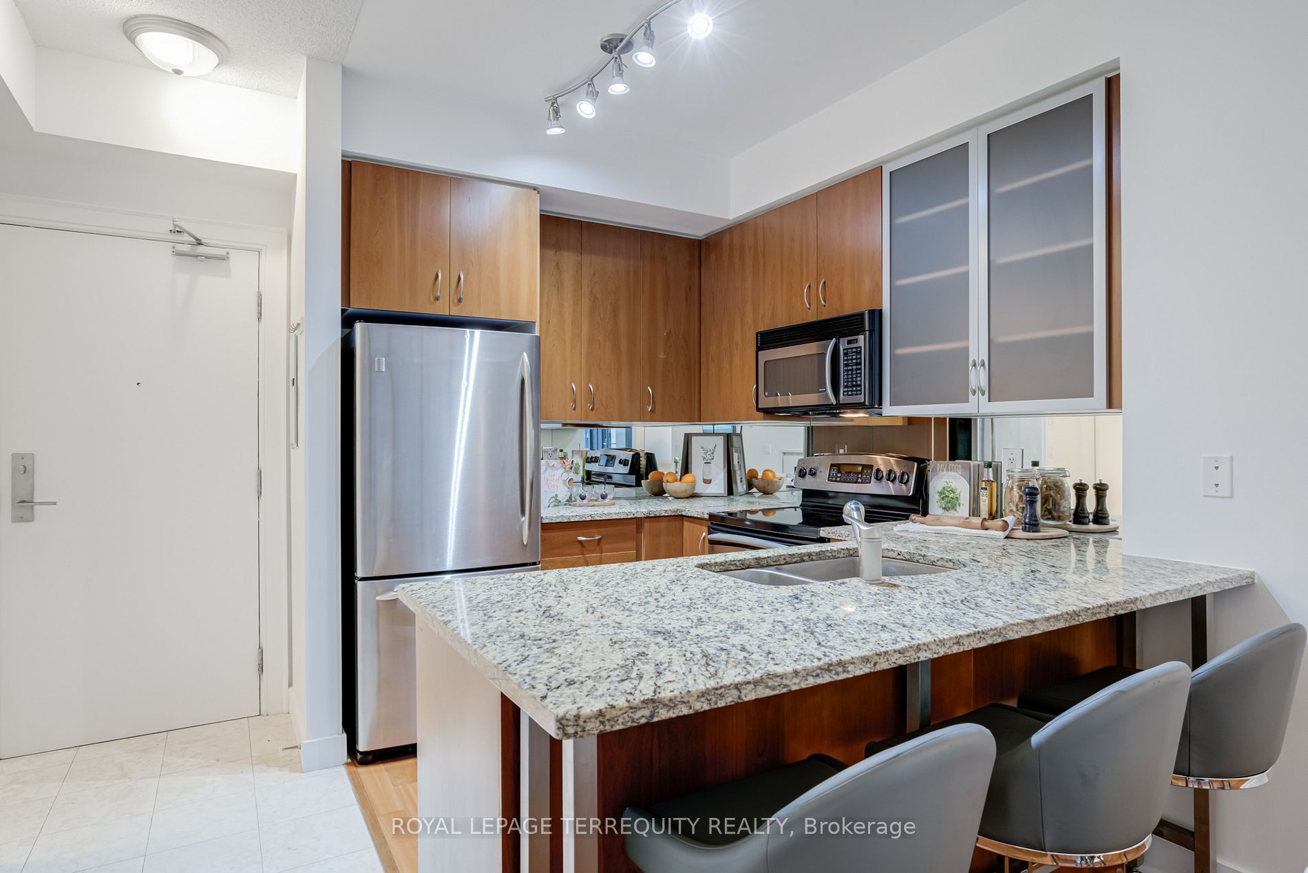 438 King St W 2 Property Photo 12